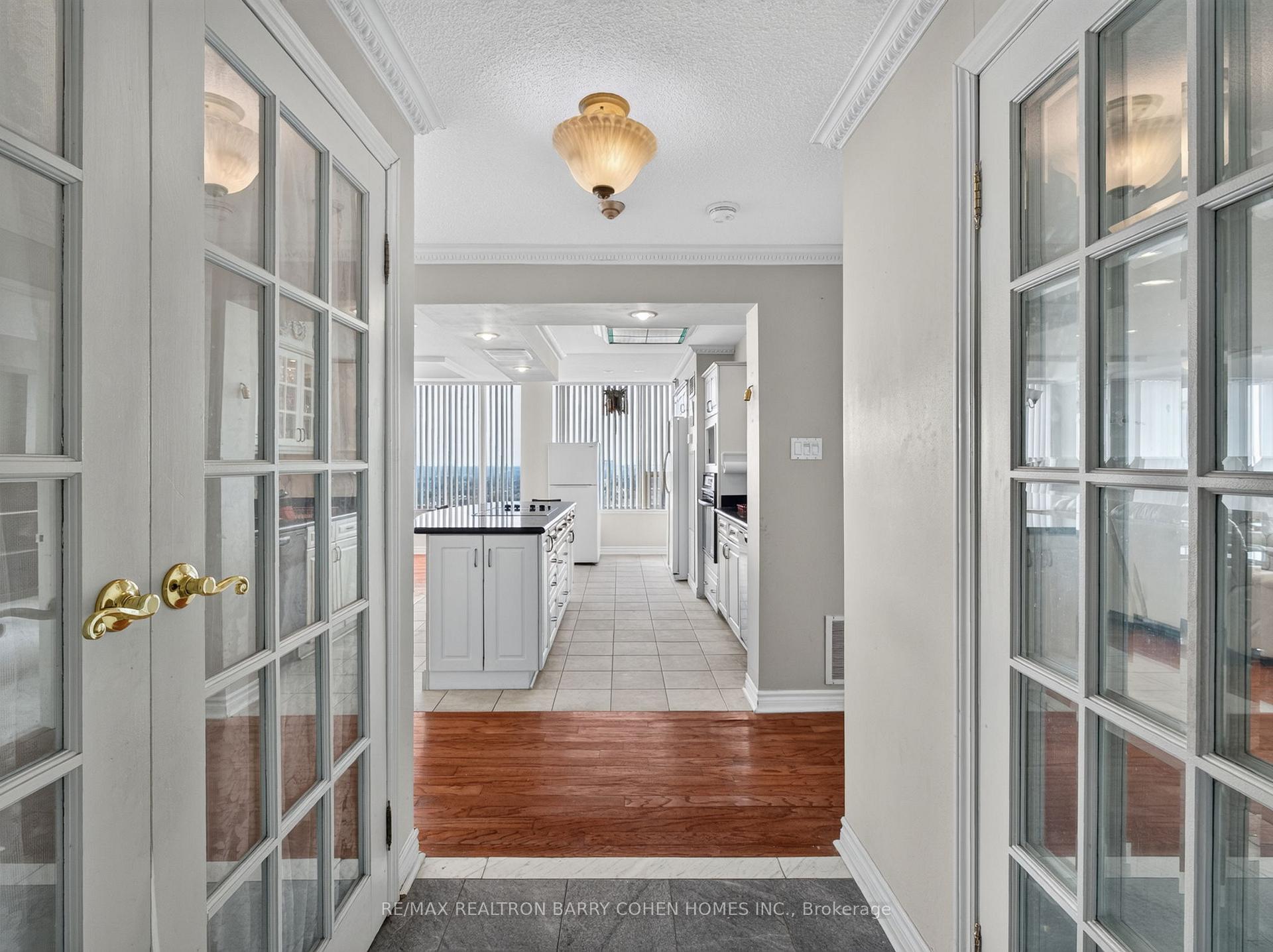 Photo 4 of Unit 2009, 700 Constellation Drive, Mississauga, Hurontario — HOMEH