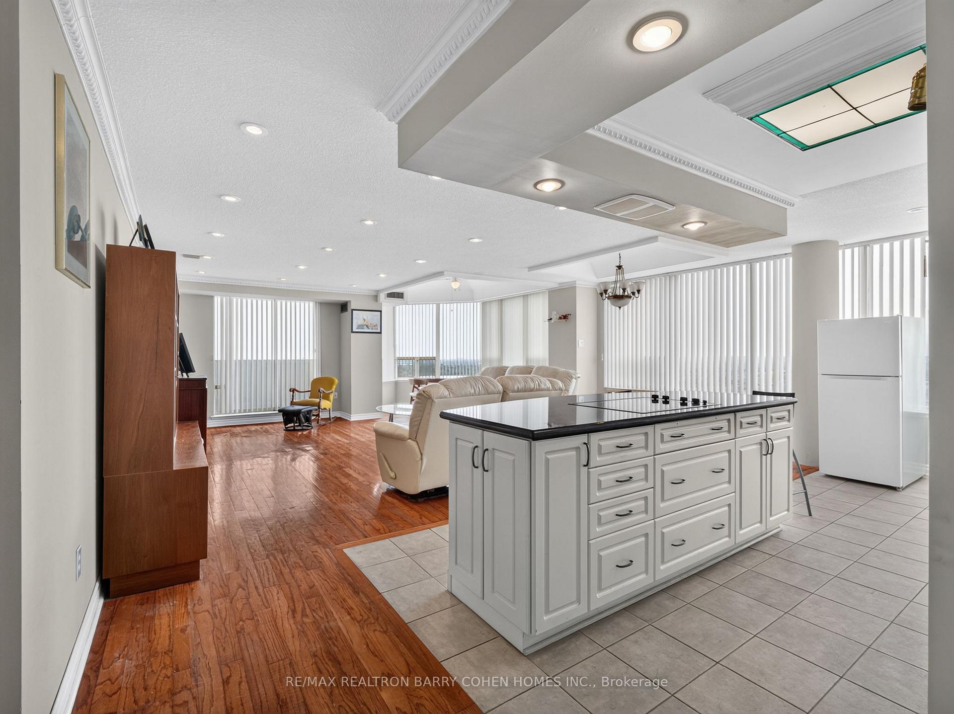 Photo 2 of Unit 2009, 700 Constellation Drive, Mississauga, Hurontario — HOMEH