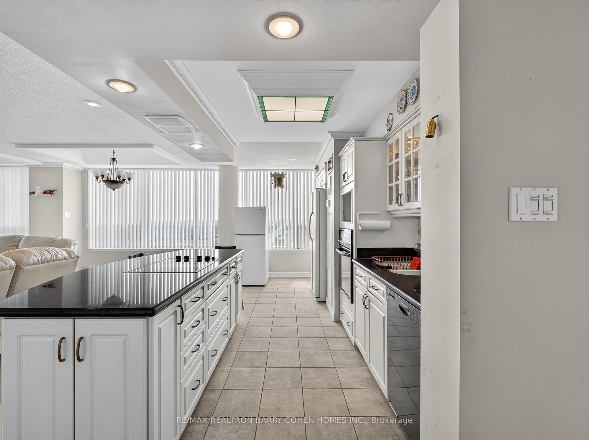Photo 5 of Unit 2009, 700 Constellation Drive, Mississauga, Hurontario — HOMEH