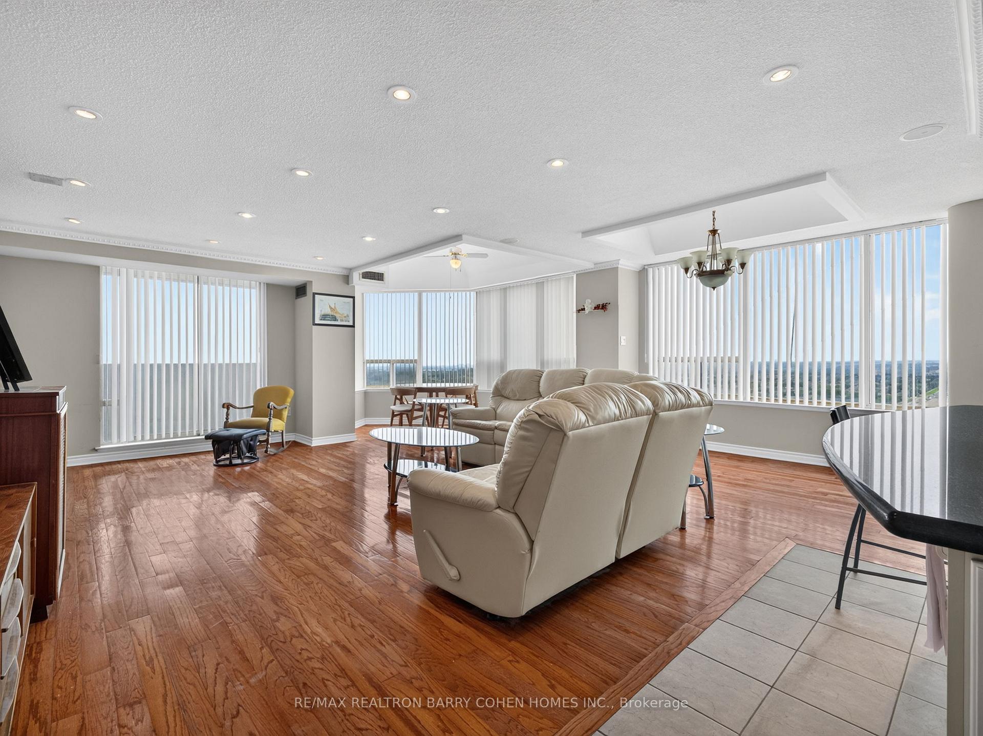 Photo 8 of Unit 2009, 700 Constellation Drive, Mississauga, Hurontario — HOMEH