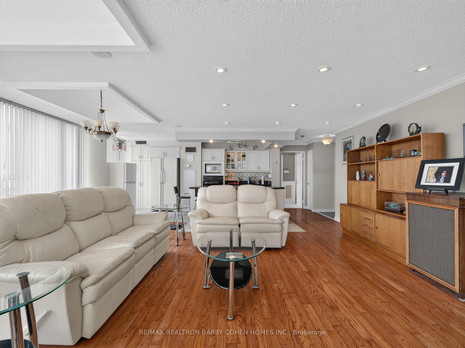Photo 11 of Unit 2009, 700 Constellation Drive, Mississauga, Hurontario — HOMEH