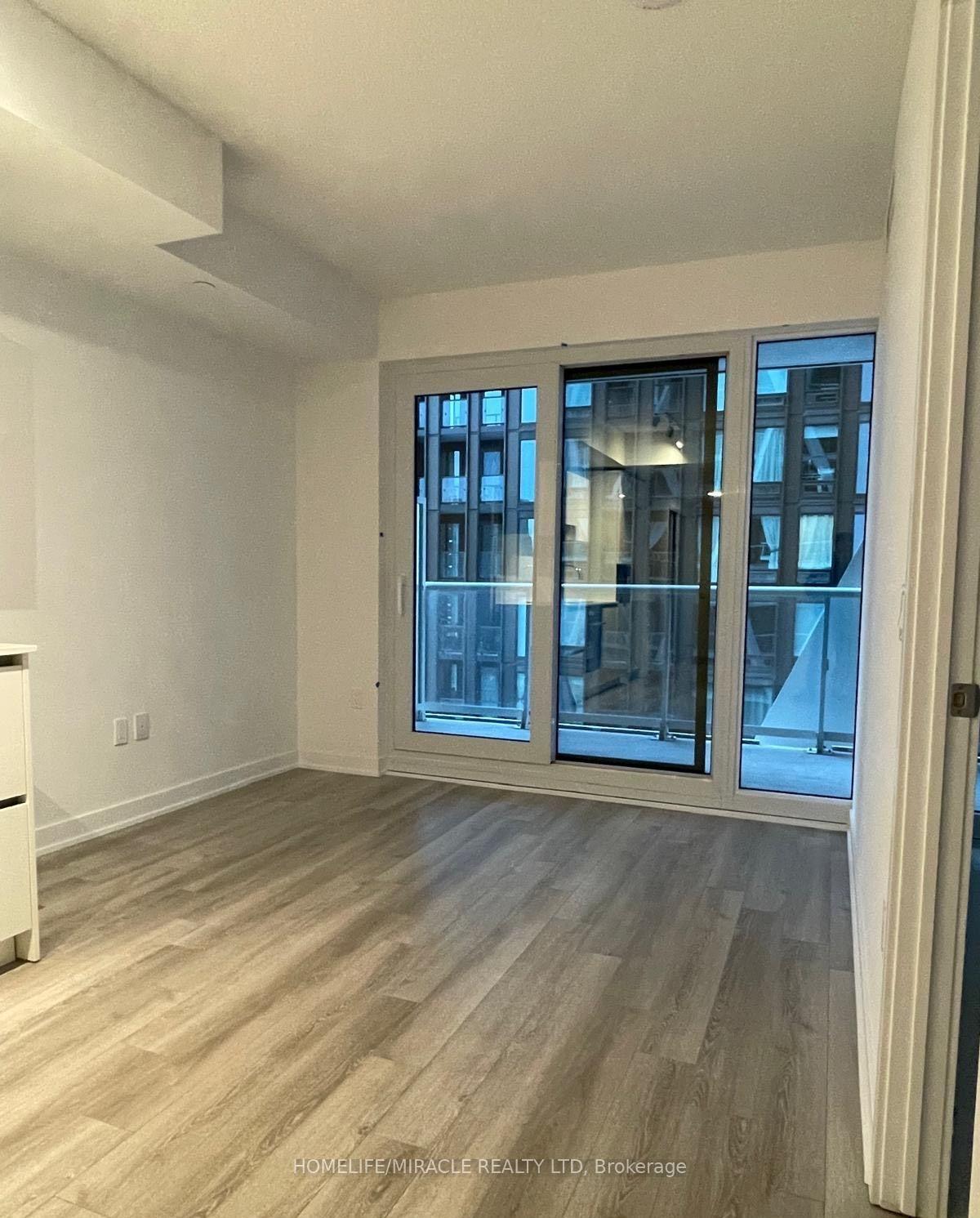 Photo 5 of Unit 2421, 230 Simcoe Street, Toronto, Kensington-Chinatown — HOMEH