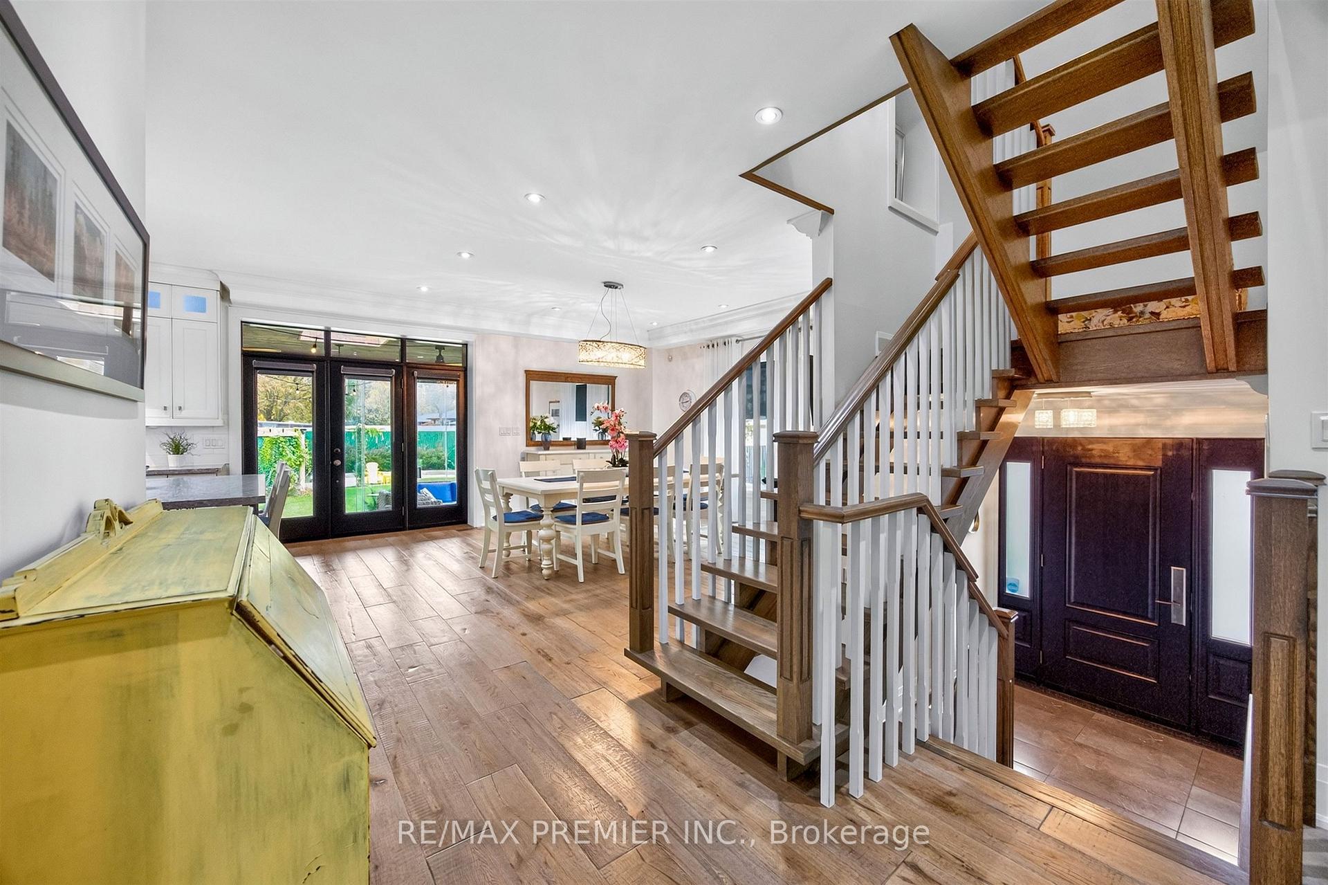 Photo 6 of 31 Malaren Road, Vaughan, Maple — HOMEH