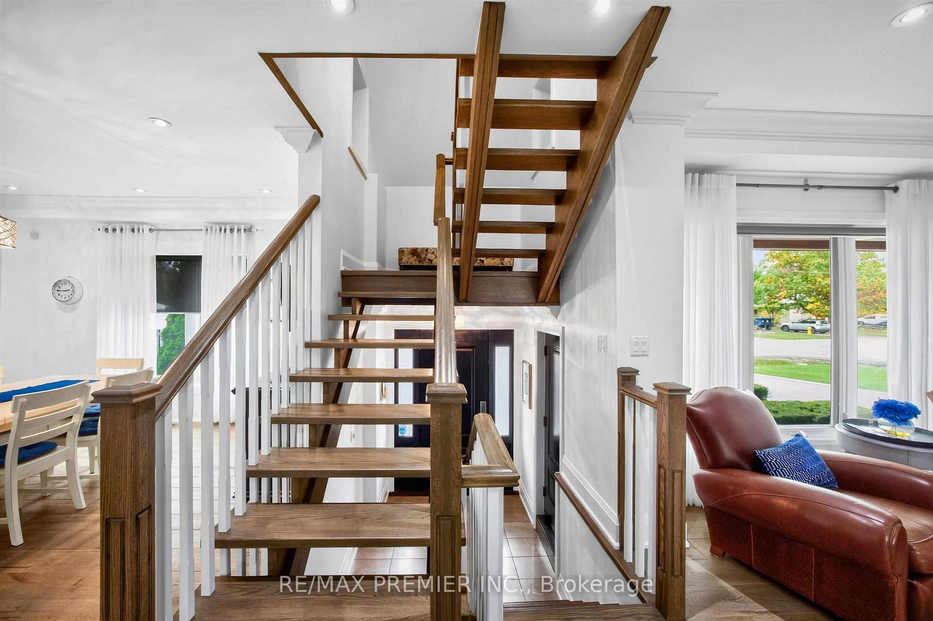 Photo 17 of 31 Malaren Road, Vaughan, Maple — HOMEH