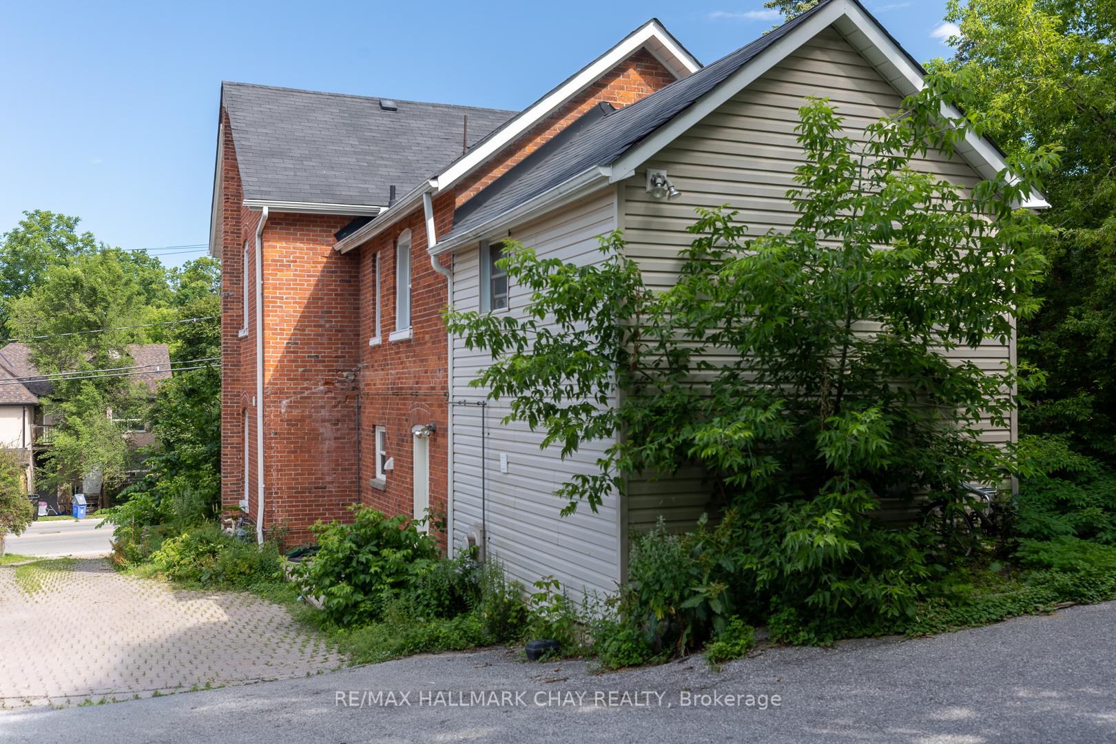 Photo 10 of 9 Penetang Street, Barrie, Codrington — HOMEH