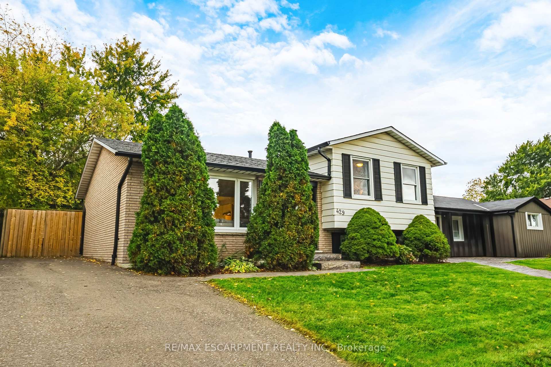 Photo 2 of 429 Limeridge Road W, Hamilton, Rolston — HOMEH
