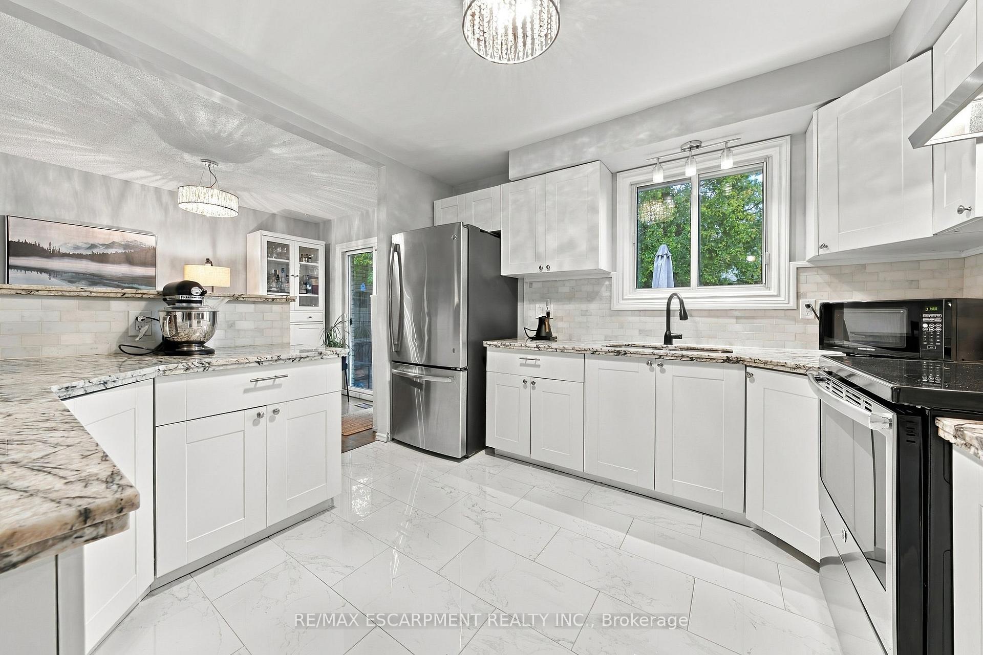 Photo 6 of 429 Limeridge Road W, Hamilton, Rolston — HOMEH