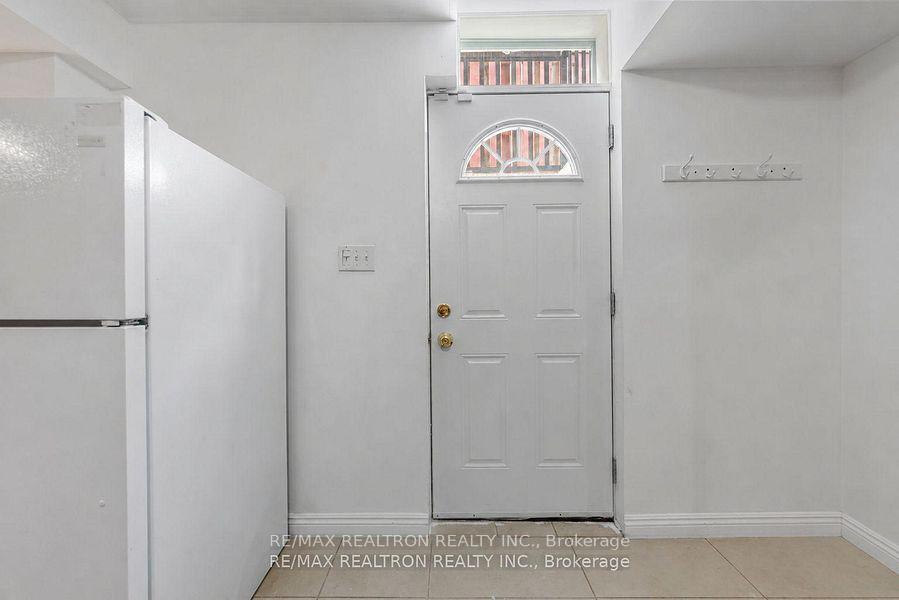 Photo 3 of 94 Shirrick Dr., Richmond Hill, Jefferson — HOMEH