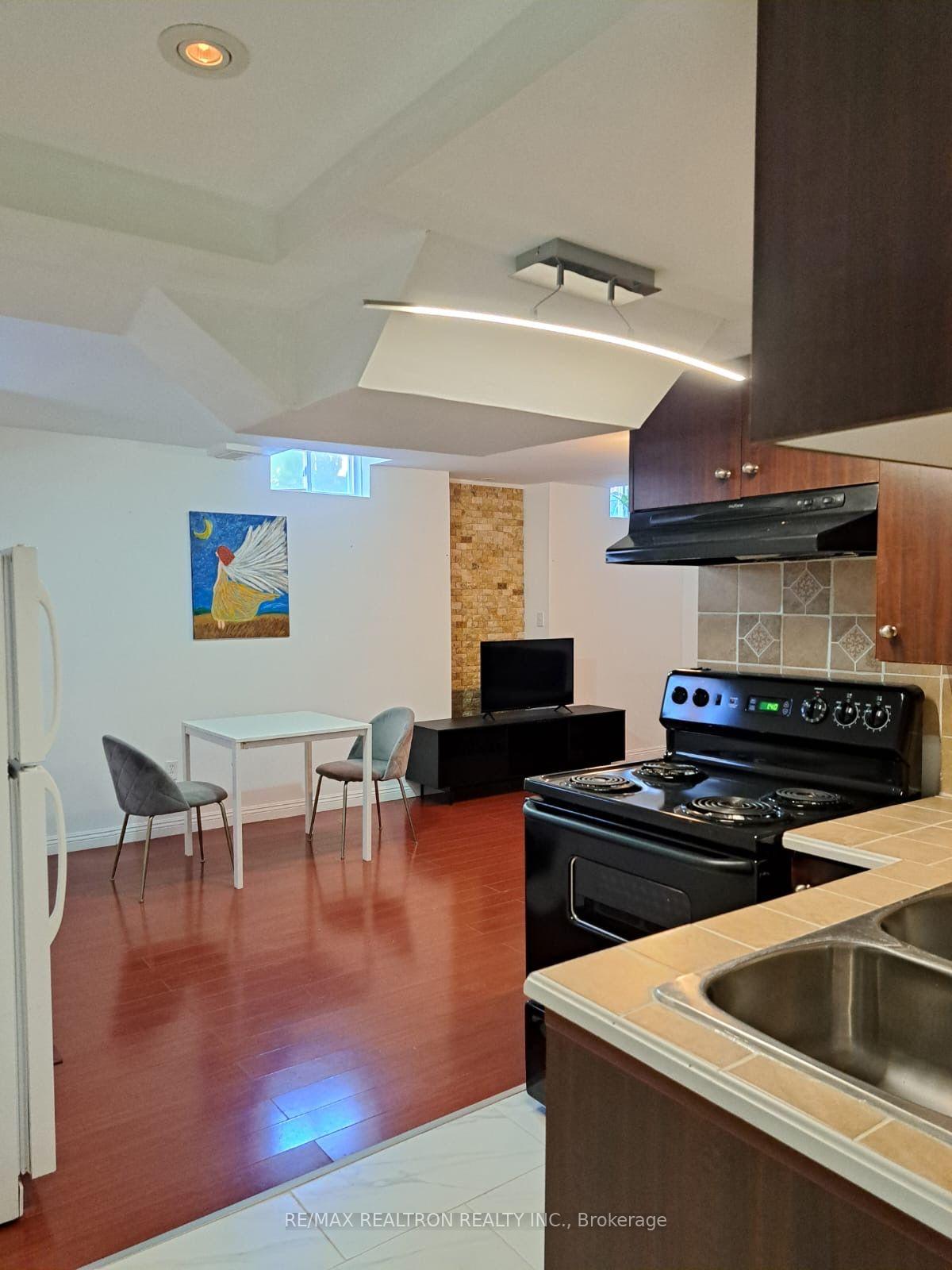 Photo 5 of 94 Shirrick Dr., Richmond Hill, Jefferson — HOMEH