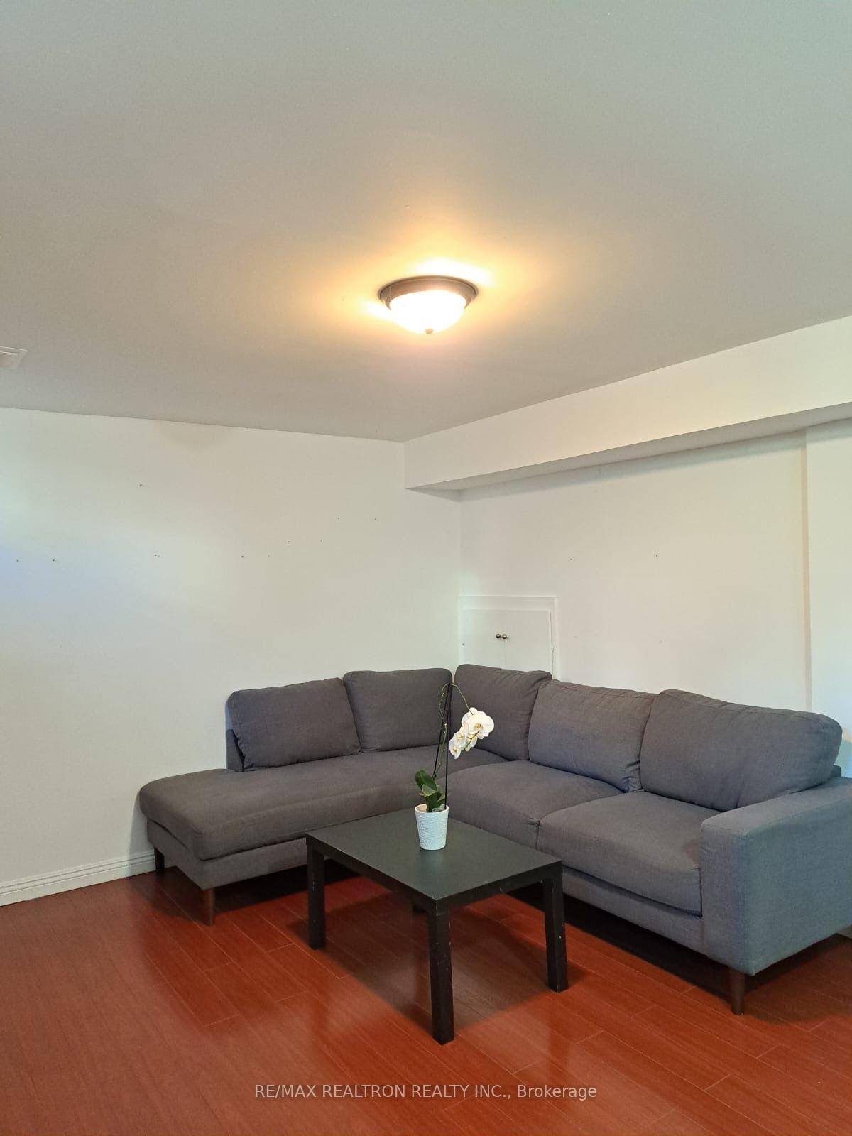Photo 8 of 94 Shirrick Dr., Richmond Hill, Jefferson — HOMEH