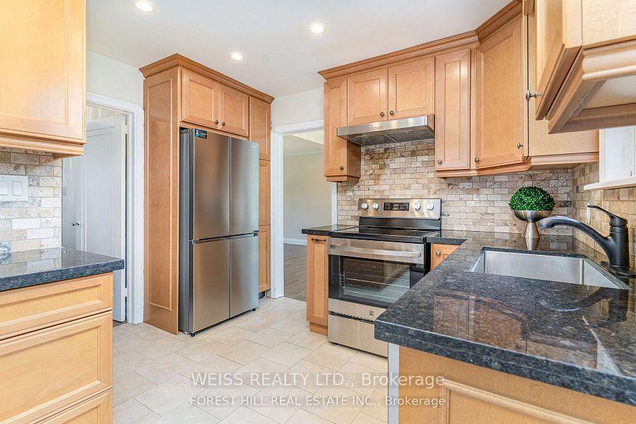 Photo 8 of 65 Prince Charles Drive, Toronto, Englemount-Lawrence — HOMEH