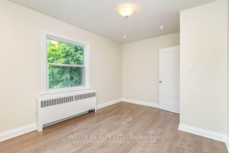 Photo 15 of 65 Prince Charles Drive, Toronto, Englemount-Lawrence — HOMEH