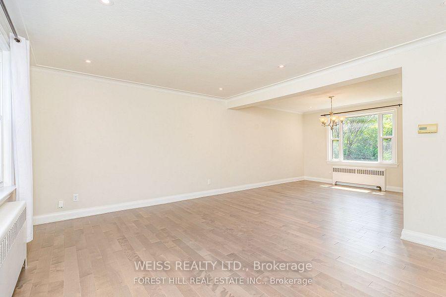 Photo 16 of 65 Prince Charles Drive, Toronto, Englemount-Lawrence — HOMEH