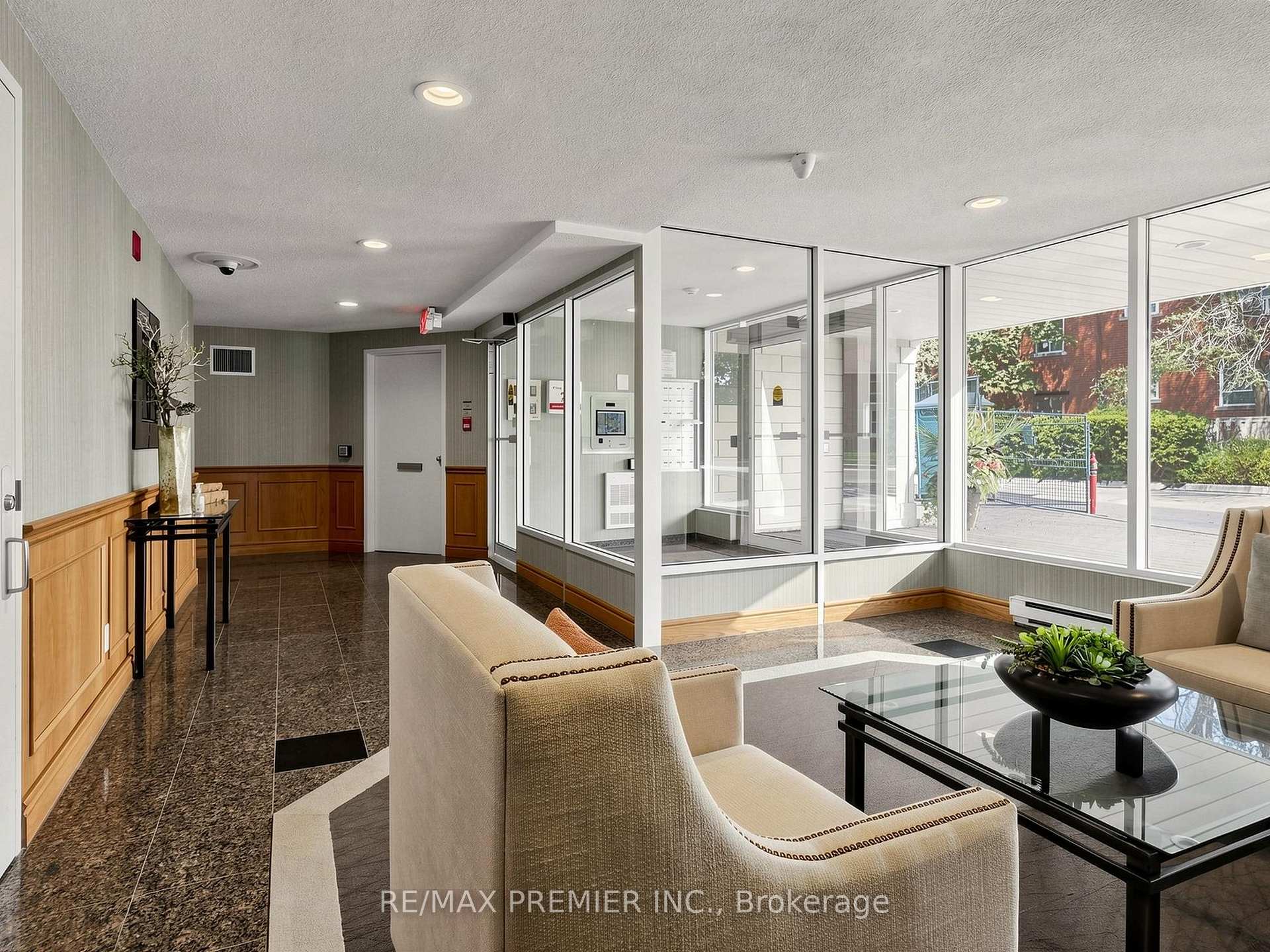 Photo 2 of Unit #301, 30 Anglesey Boulevard, Etobicoke, Edenbridge-Humber Valley — HOMEH