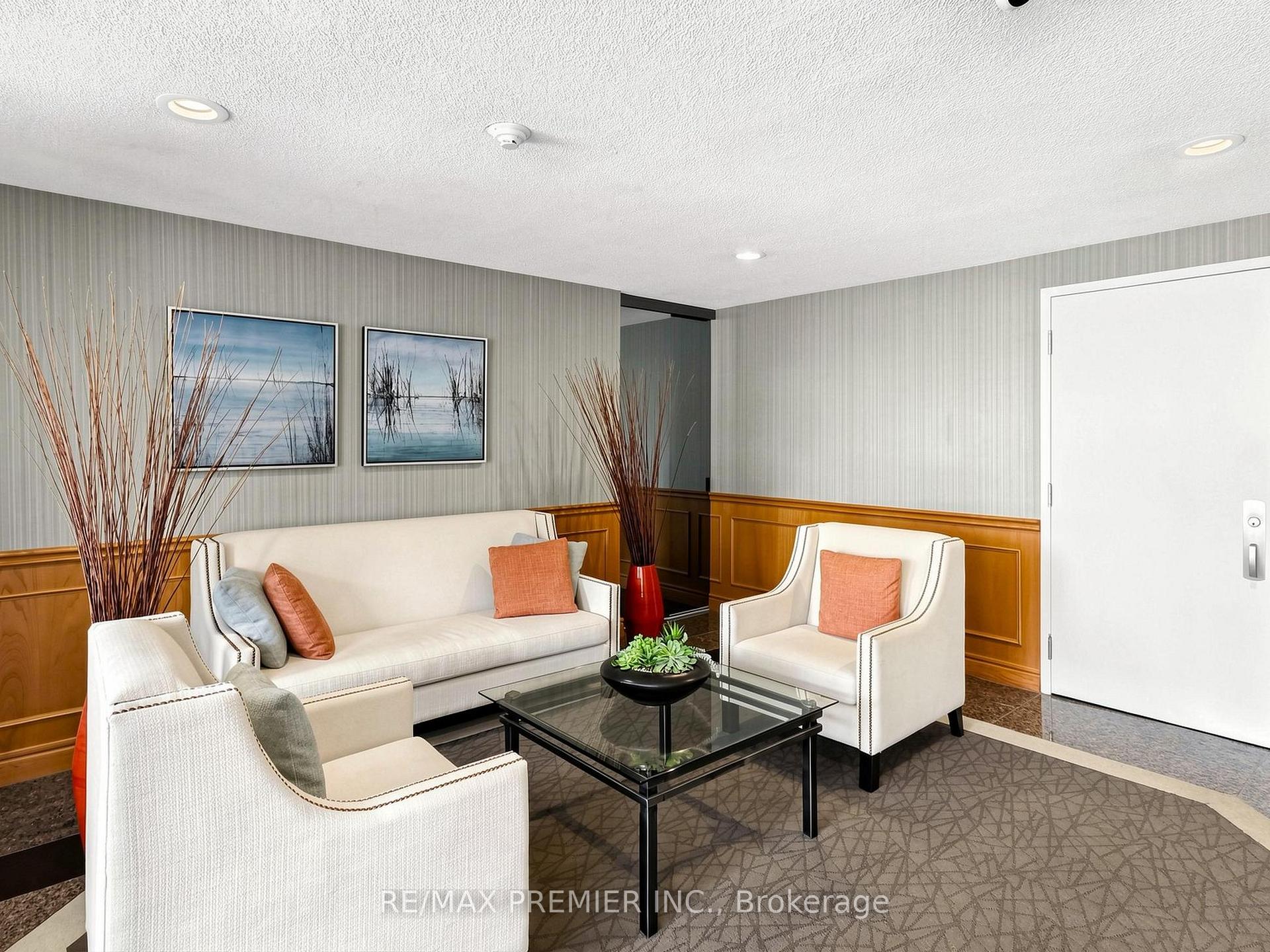 Photo 3 of Unit #301, 30 Anglesey Boulevard, Etobicoke, Edenbridge-Humber Valley — HOMEH