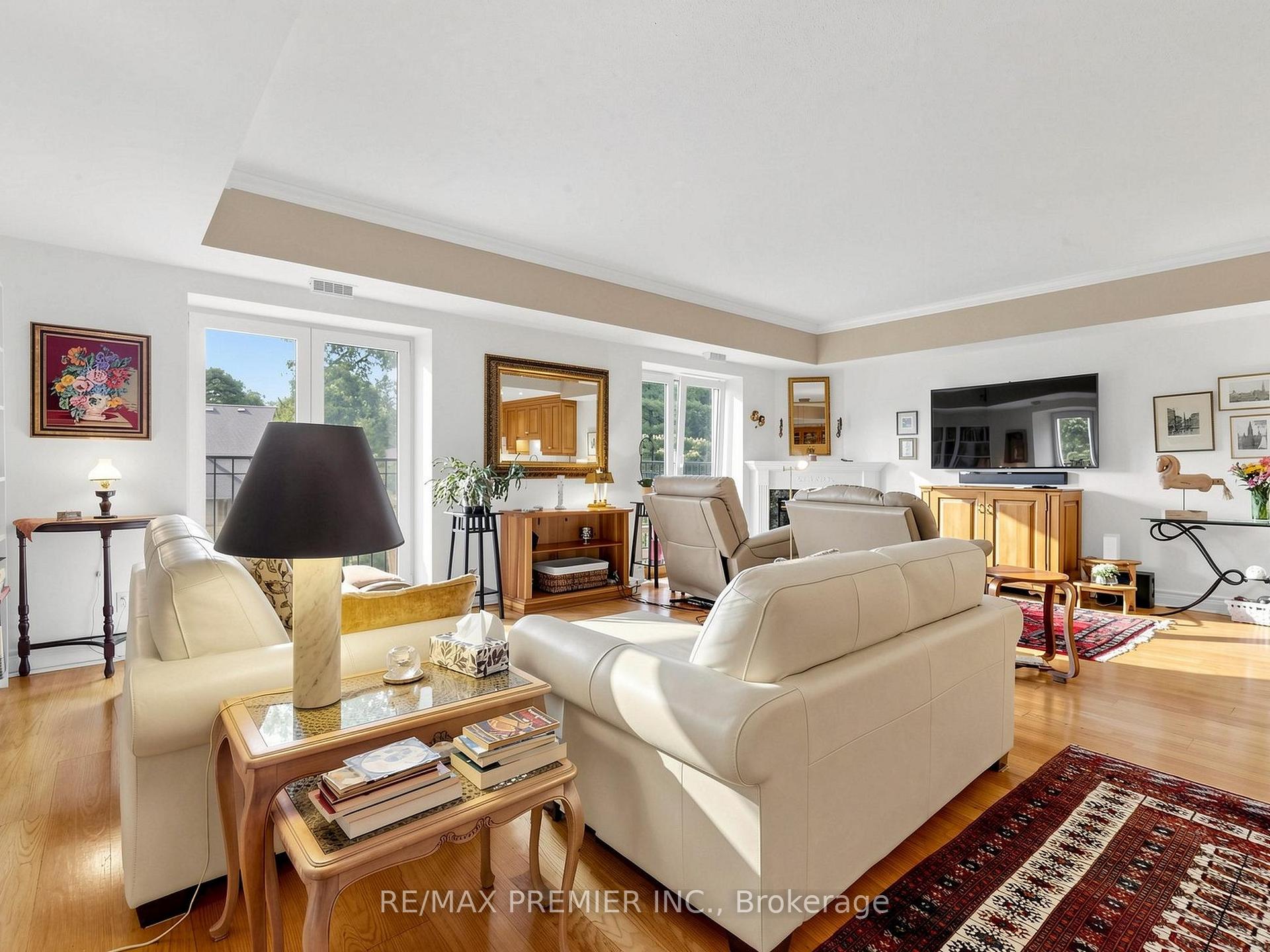 Photo 4 of Unit #301, 30 Anglesey Boulevard, Etobicoke, Edenbridge-Humber Valley — HOMEH