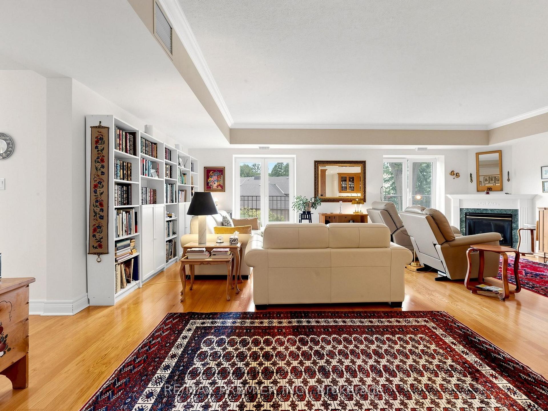 Photo 5 of Unit #301, 30 Anglesey Boulevard, Etobicoke, Edenbridge-Humber Valley — HOMEH