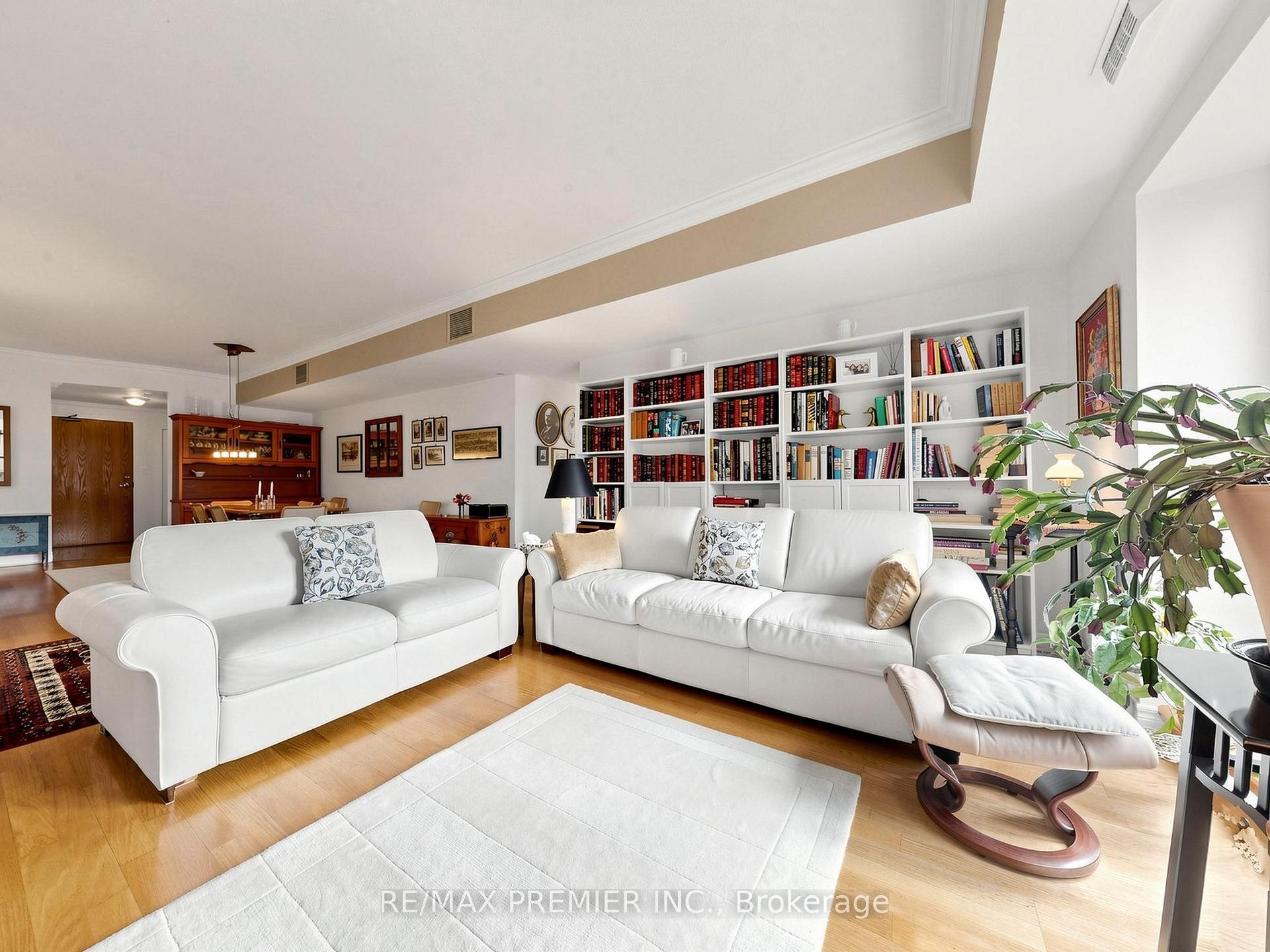 Photo 7 of Unit #301, 30 Anglesey Boulevard, Etobicoke, Edenbridge-Humber Valley — HOMEH