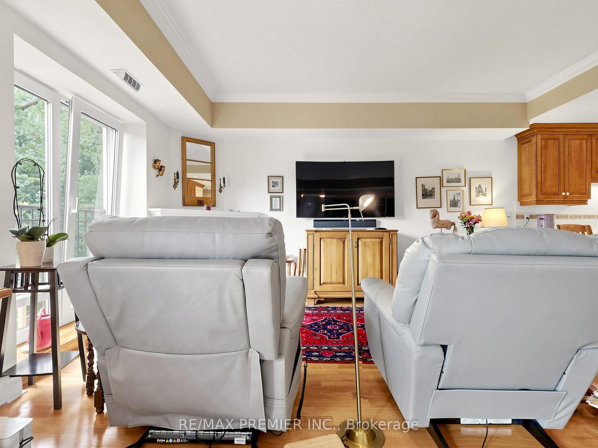 Photo 10 of Unit #301, 30 Anglesey Boulevard, Etobicoke, Edenbridge-Humber Valley — HOMEH