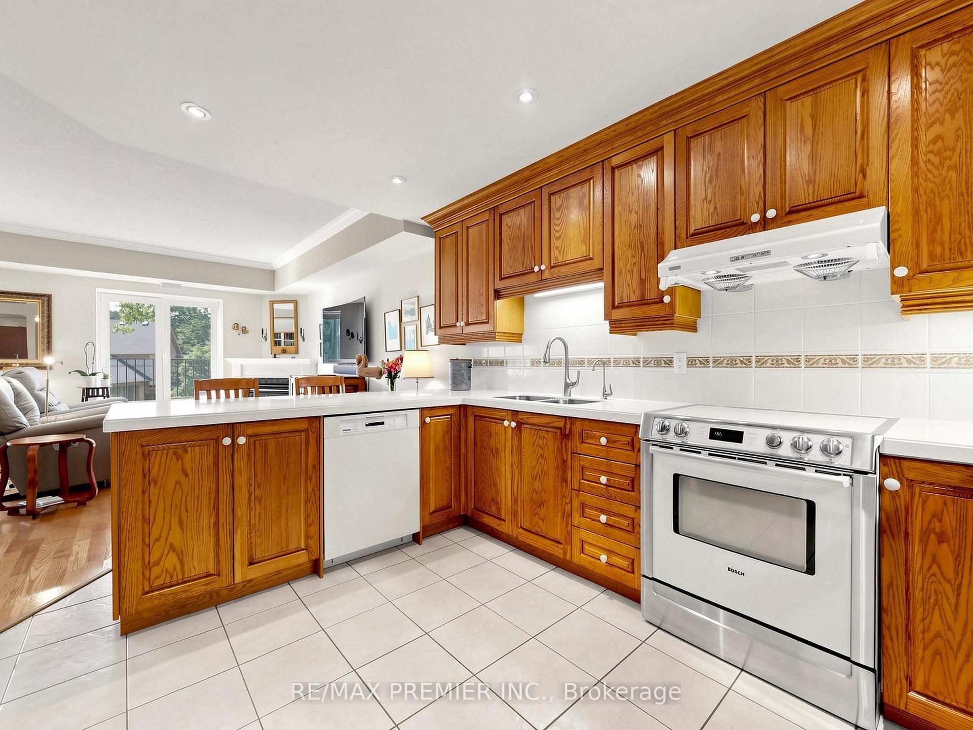 Photo 12 of Unit #301, 30 Anglesey Boulevard, Etobicoke, Edenbridge-Humber Valley — HOMEH