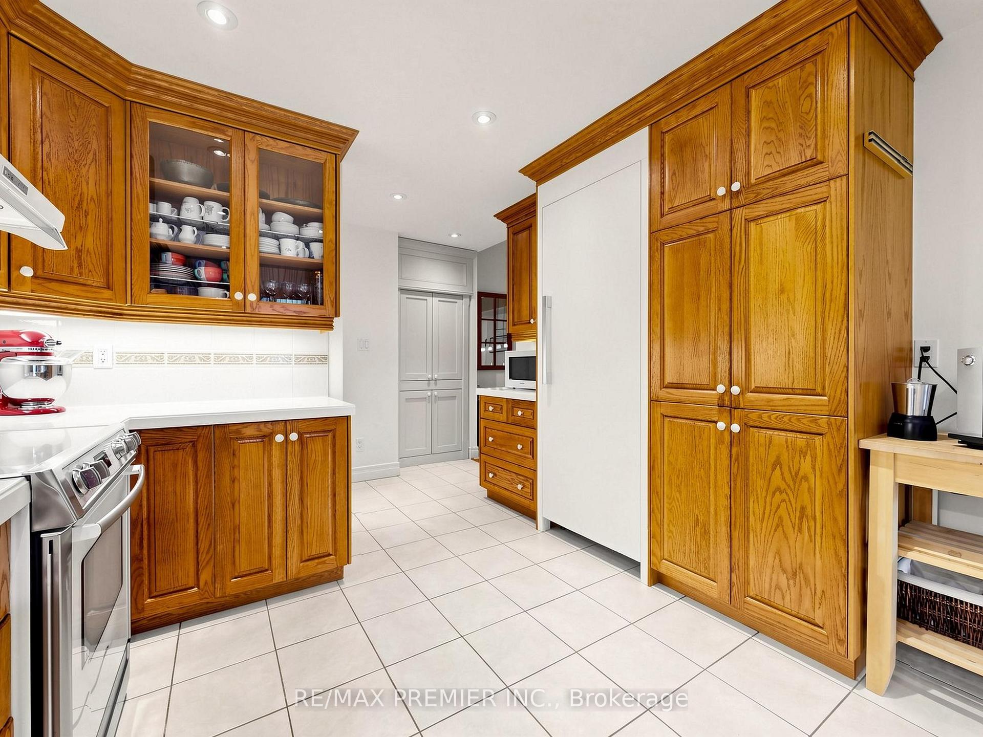 Photo 13 of Unit #301, 30 Anglesey Boulevard, Etobicoke, Edenbridge-Humber Valley — HOMEH