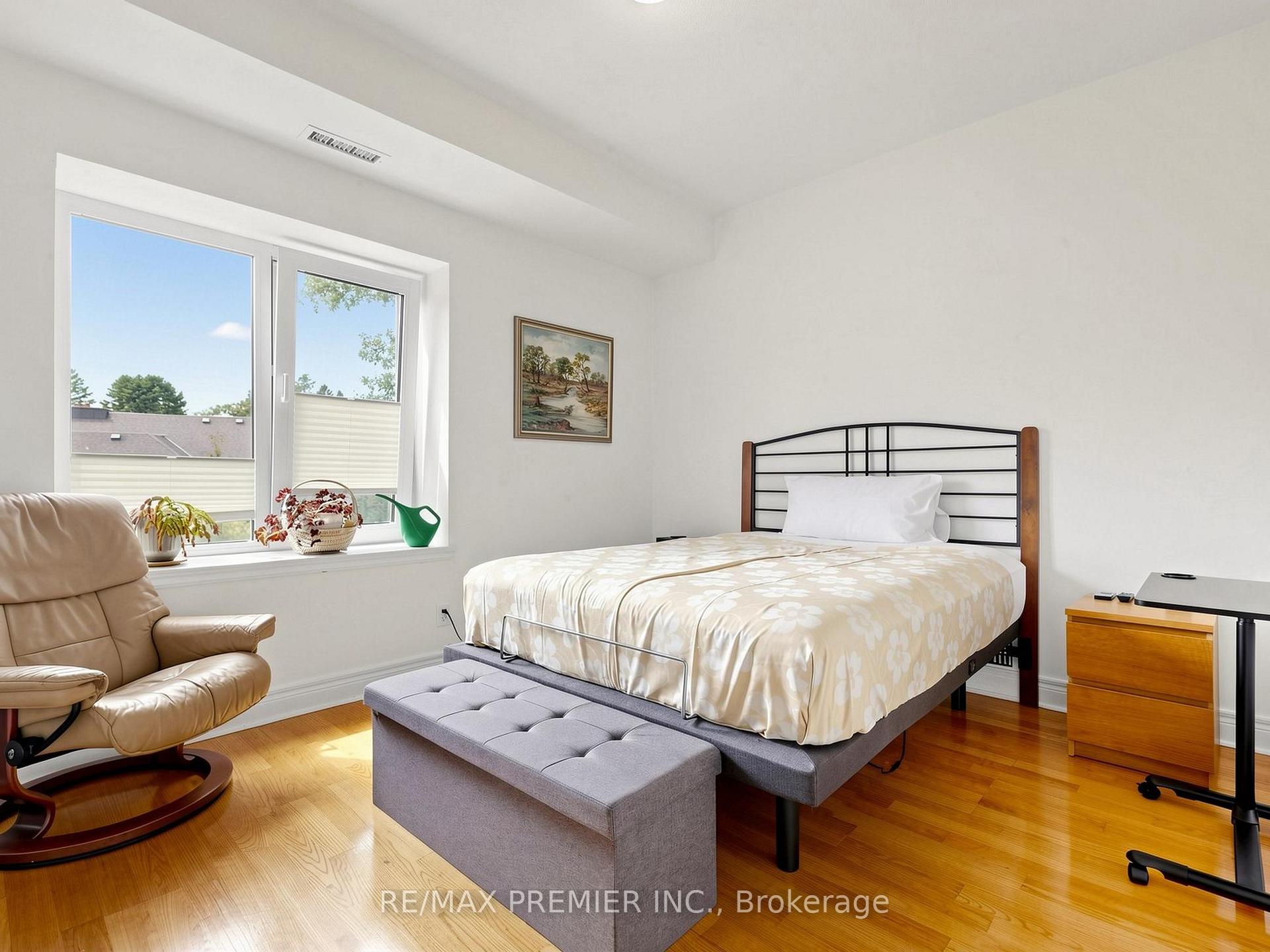 Photo 21 of Unit #301, 30 Anglesey Boulevard, Etobicoke, Edenbridge-Humber Valley — HOMEH