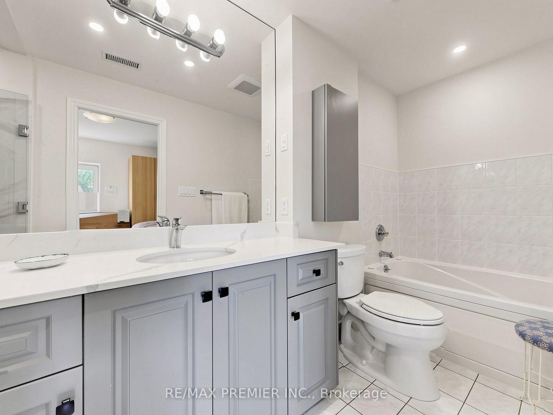 Photo 32 of Unit #301, 30 Anglesey Boulevard, Etobicoke, Edenbridge-Humber Valley — HOMEH