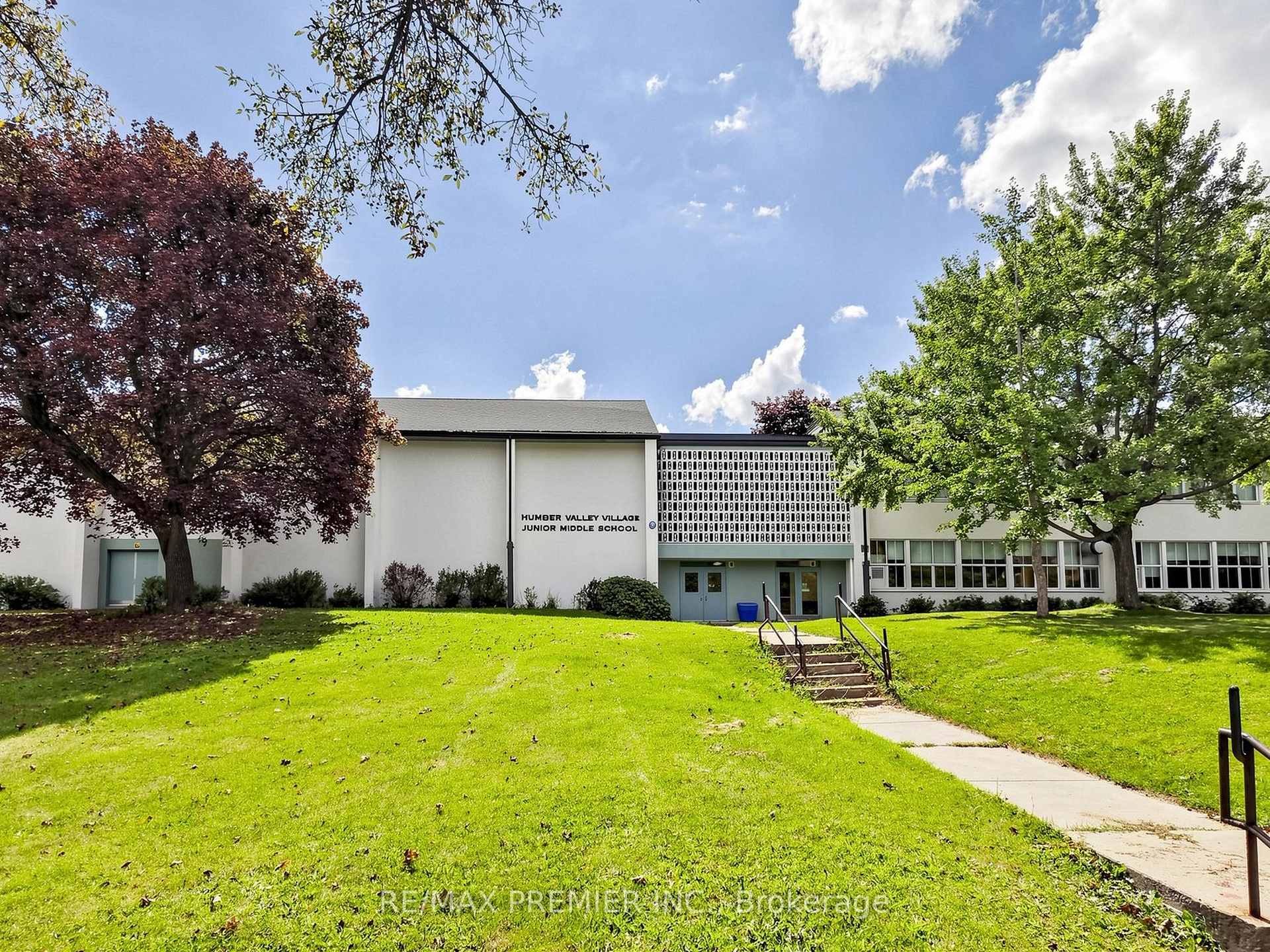 Photo 43 of Unit #301, 30 Anglesey Boulevard, Etobicoke, Edenbridge-Humber Valley — HOMEH