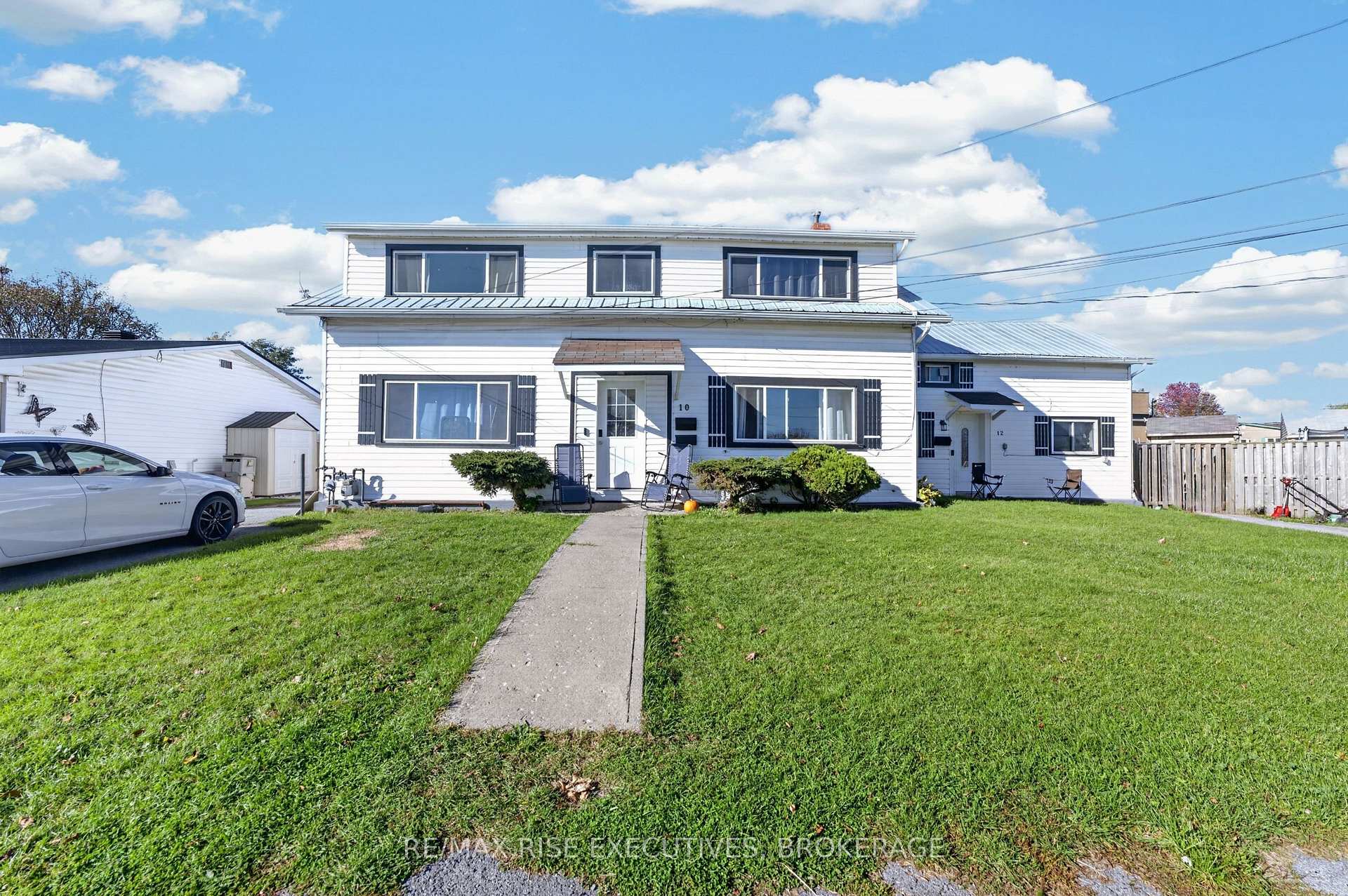 Photo 2 of 10-12 Manitou Crescent, Loyalist, Amherstview — HOMEH