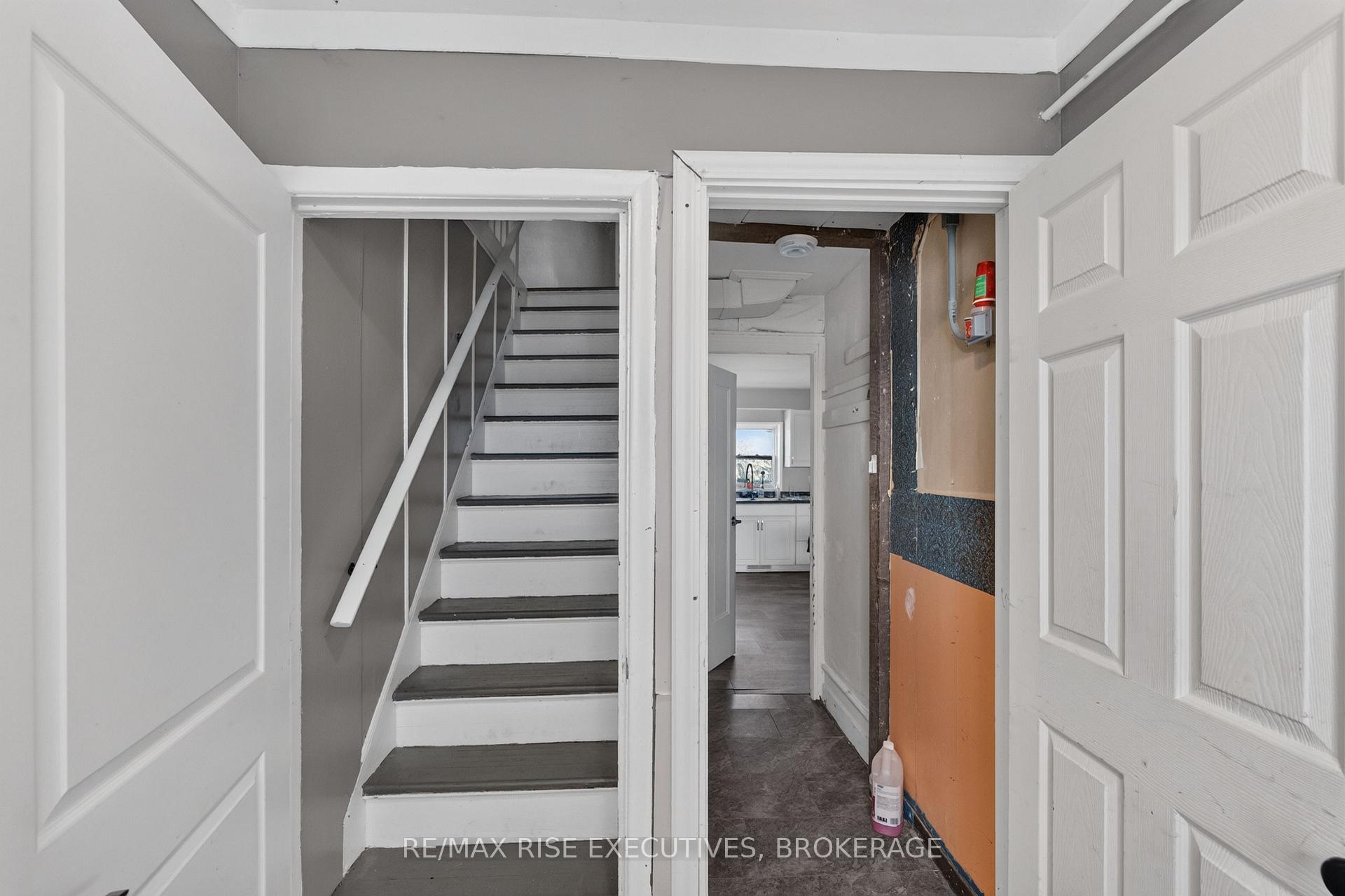 Photo 7 of 10-12 Manitou Crescent, Loyalist, Amherstview — HOMEH