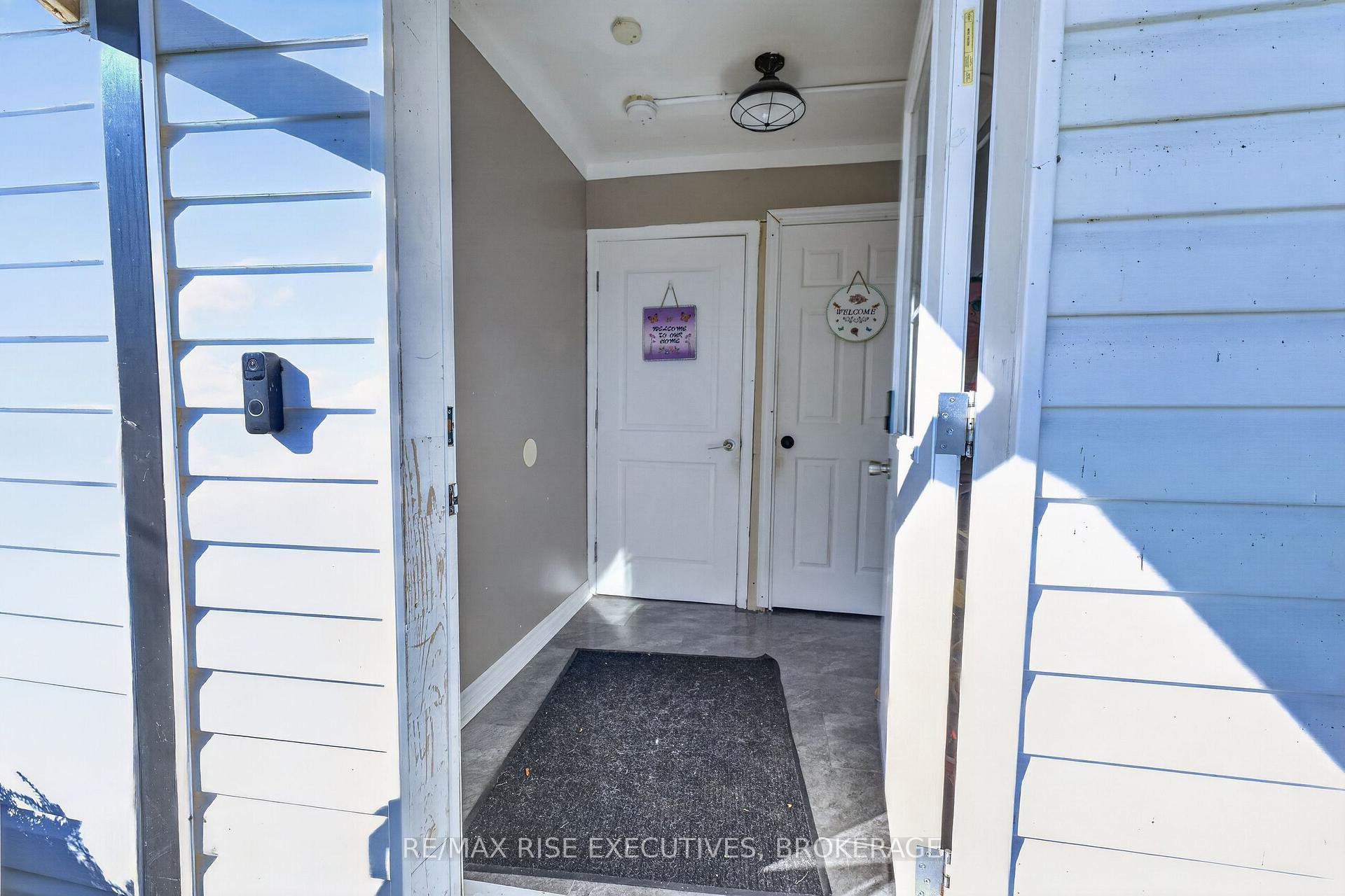 Photo 9 of 10-12 Manitou Crescent, Loyalist, Amherstview — HOMEH