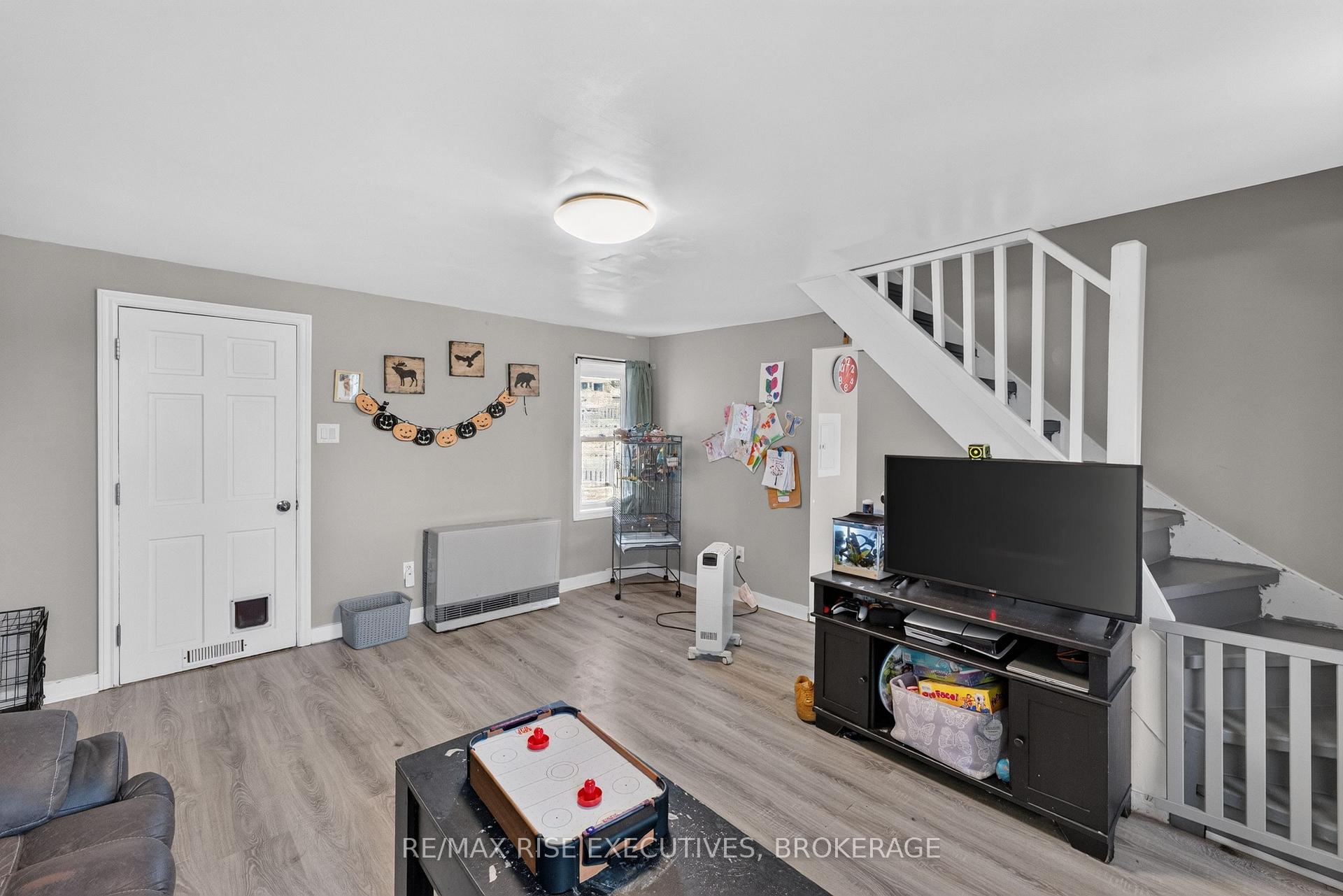 Photo 16 of 10-12 Manitou Crescent, Loyalist, Amherstview — HOMEH