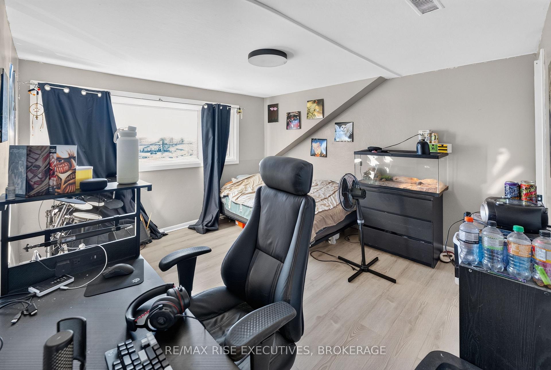 Photo 25 of 10-12 Manitou Crescent, Loyalist, Amherstview — HOMEH