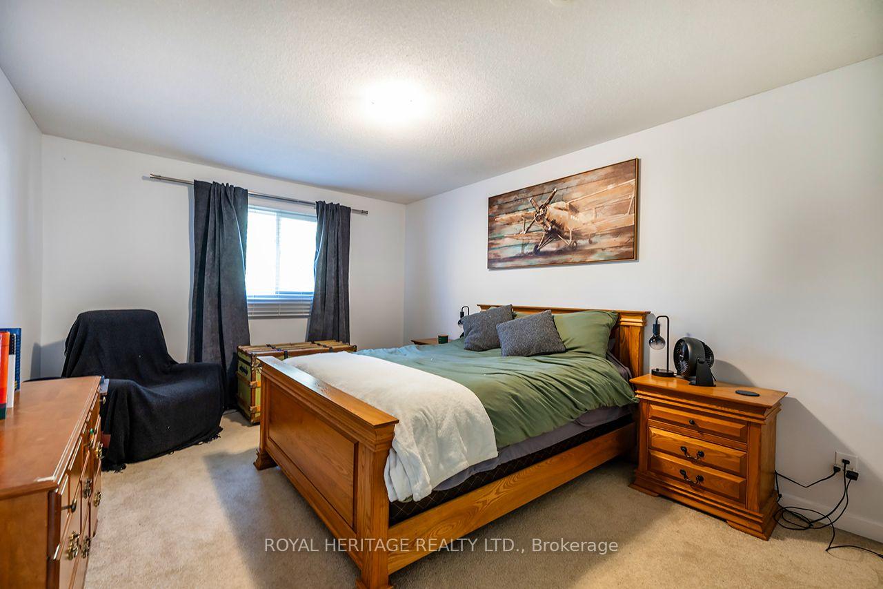 Photo 11 of 26 Hartsfield Drive, Clarington, Courtice — HOMEH