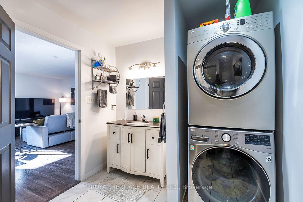 Photo 15 of 26 Hartsfield Drive, Clarington, Courtice — HOMEH