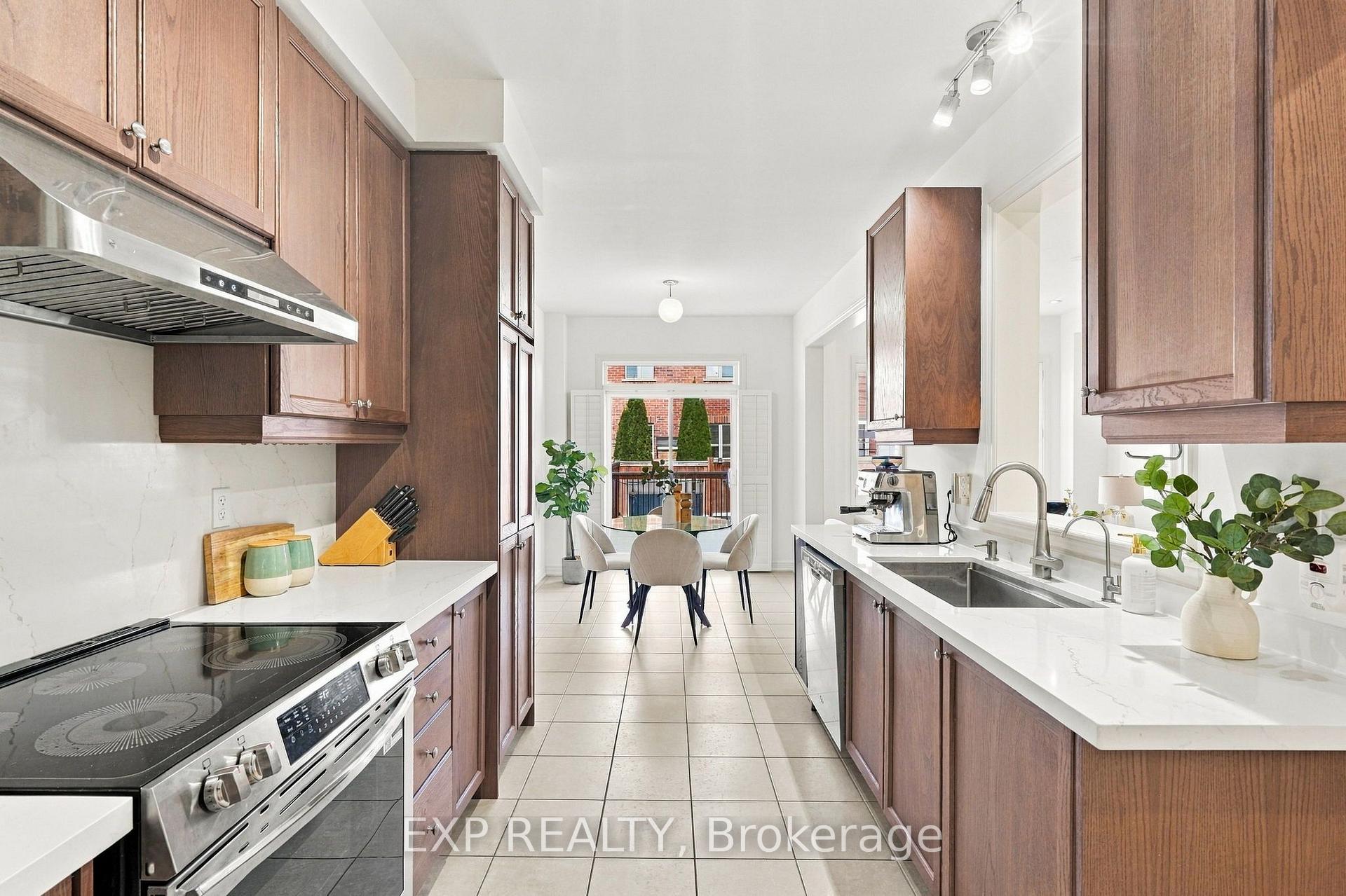 Photo 10 of 262 Wilfred Murison Avenue, Markham, Berczy — HOMEH