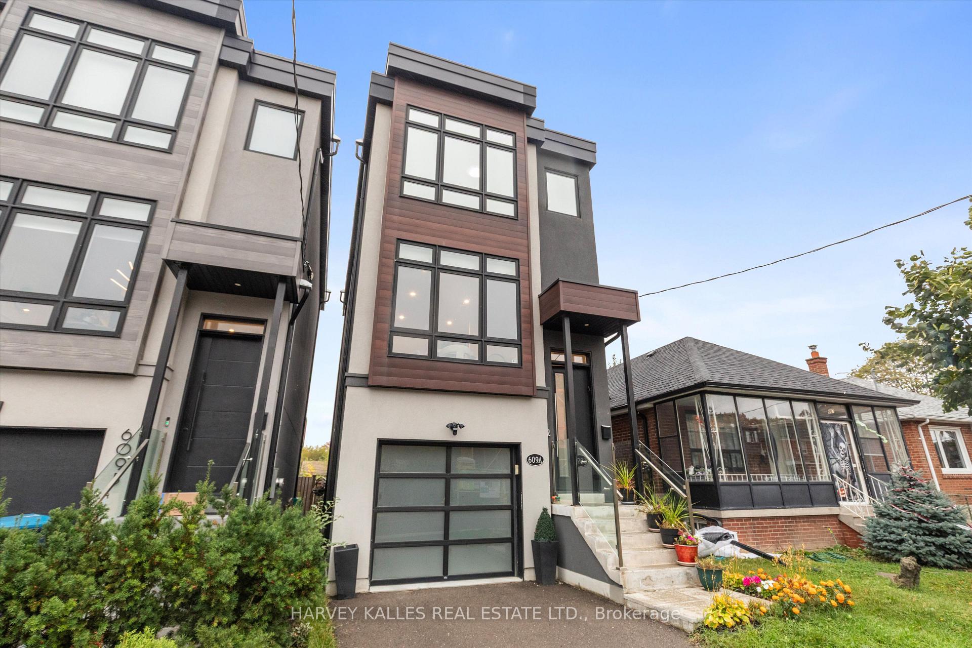 Photo 3 of 609A Harvie Avenue, Toronto, Caledonia-Fairbank — HOMEH