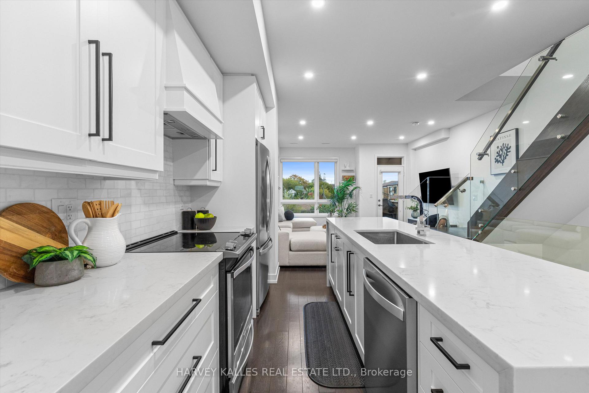 Photo 15 of 609A Harvie Avenue, Toronto, Caledonia-Fairbank — HOMEH