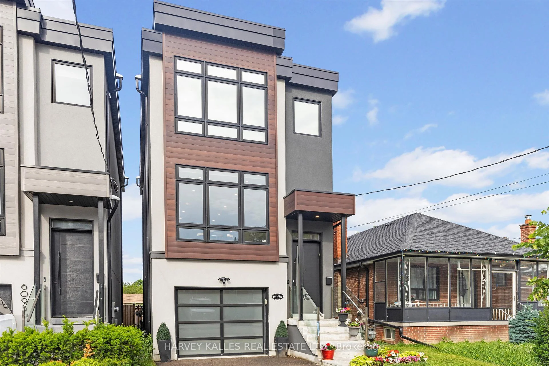 Photo 4 of 609A Harvie Avenue, Toronto, Caledonia-Fairbank — HOMEH