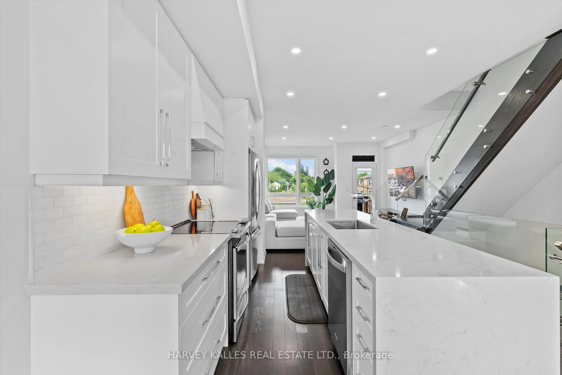Photo 12 of 609A Harvie Avenue, Toronto, Caledonia-Fairbank — HOMEH