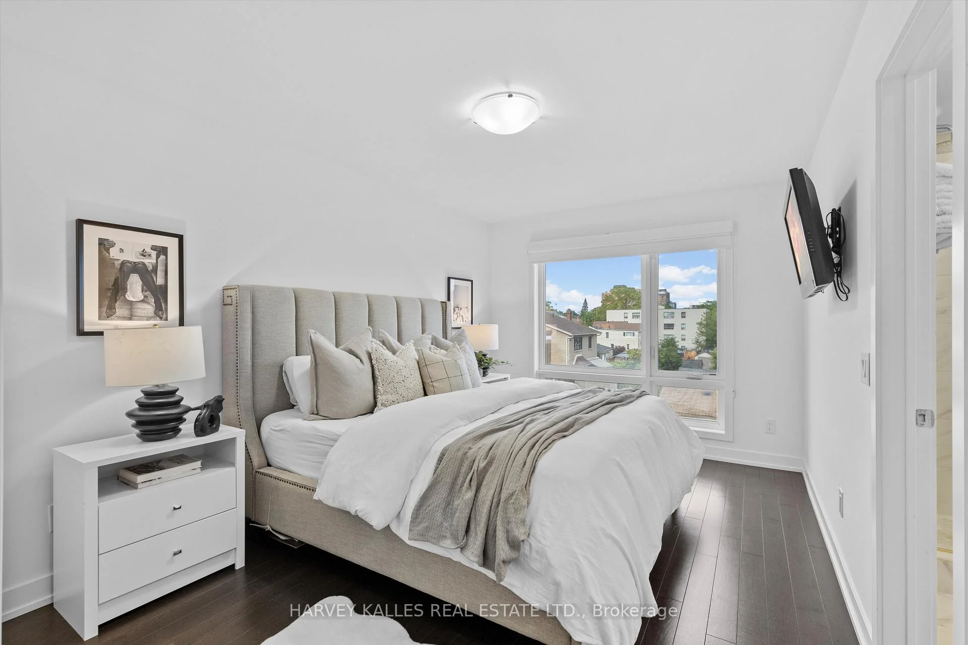 Photo 32 of 609A Harvie Avenue, Toronto, Caledonia-Fairbank — HOMEH