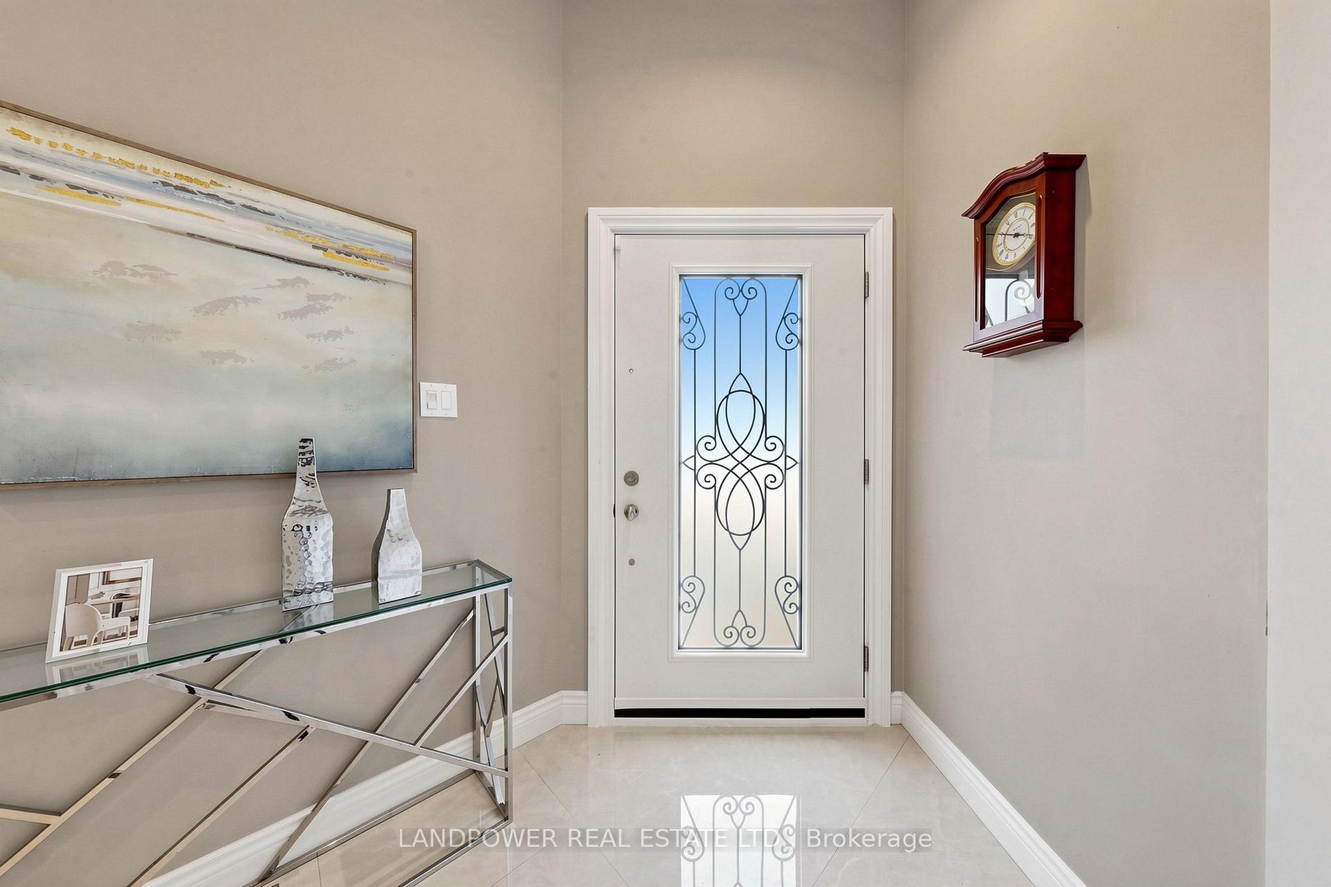 Photo 3 of 2582 Burnford Trail, Mississauga, Erin Mills — HOMEH