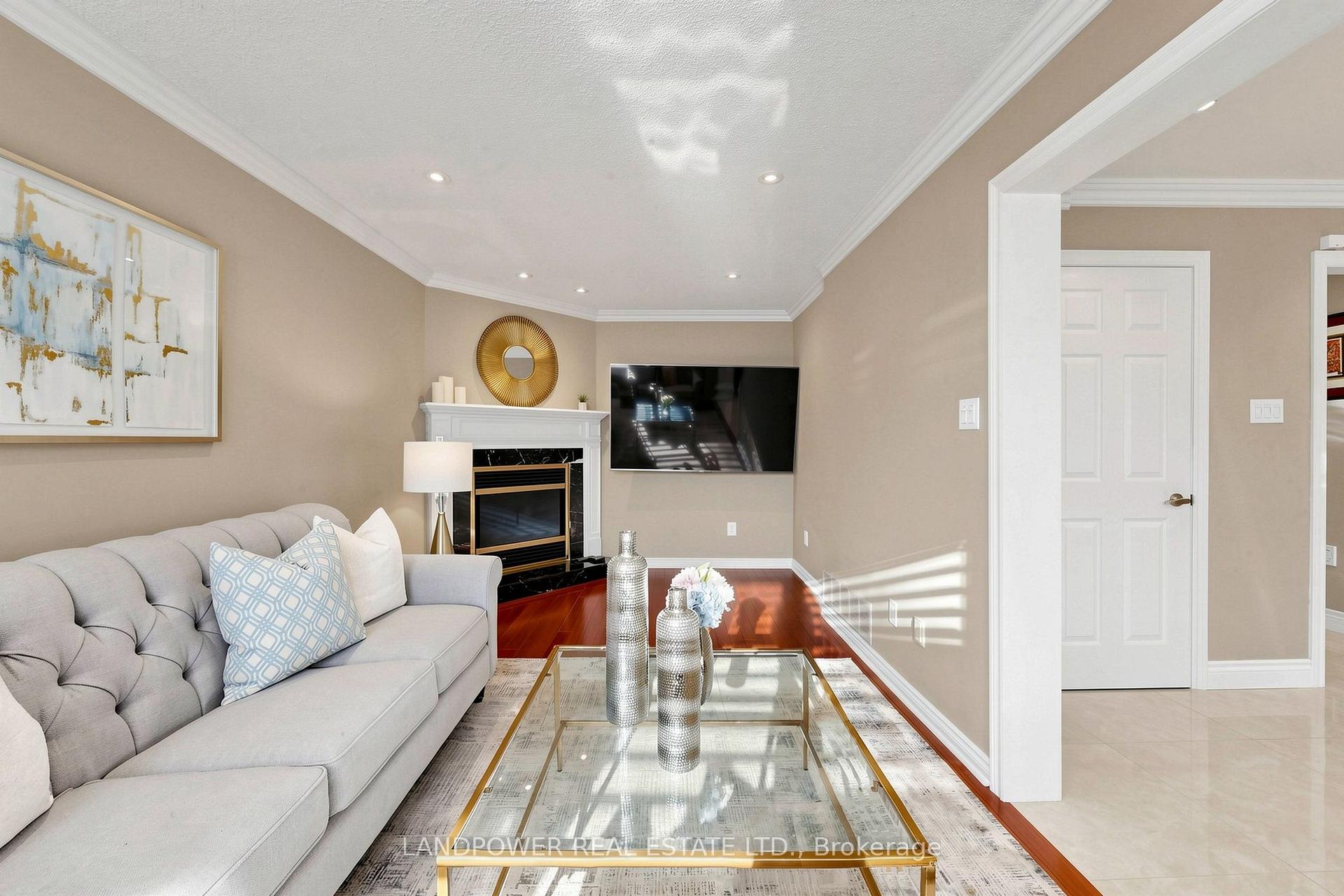 Photo 8 of 2582 Burnford Trail, Mississauga, Erin Mills — HOMEH