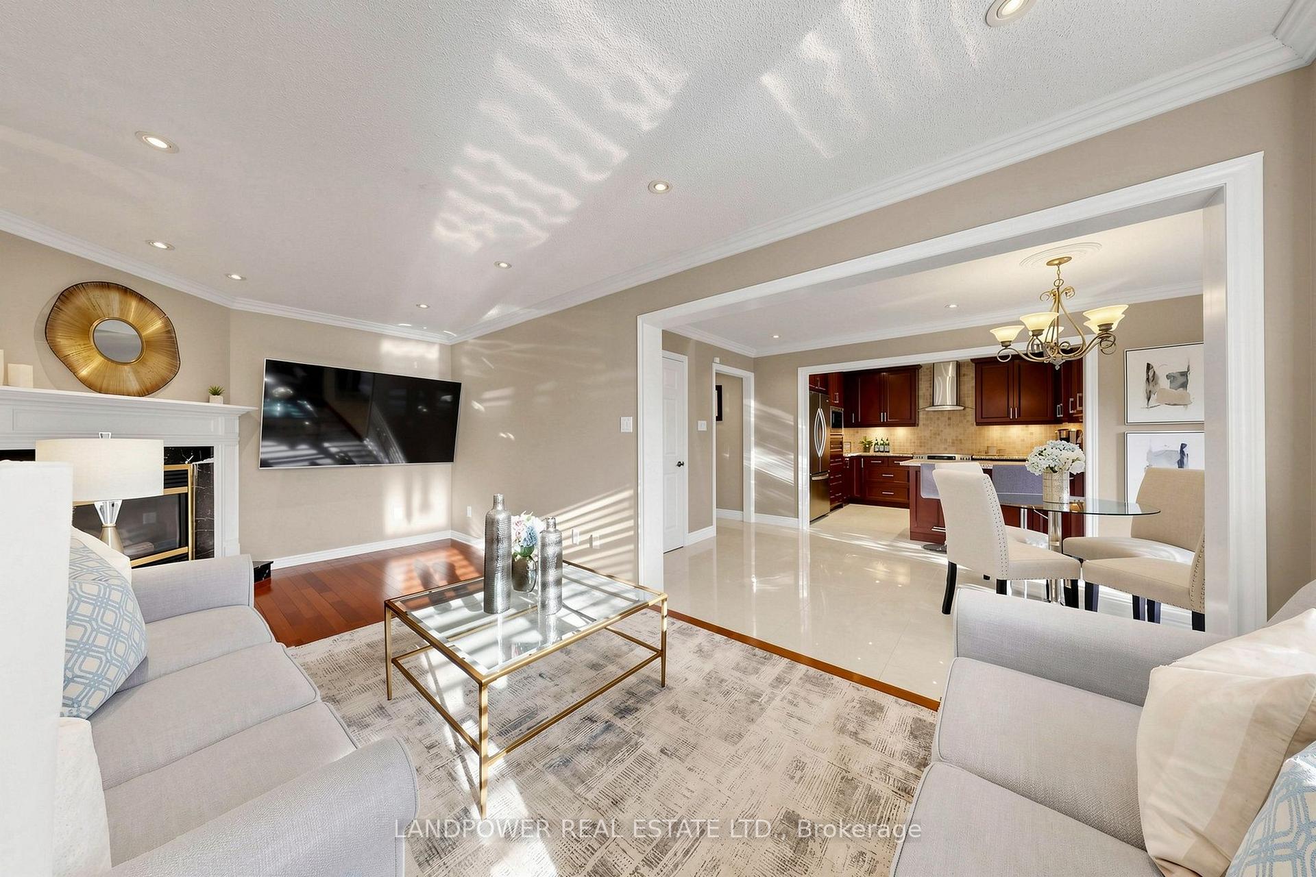 Photo 9 of 2582 Burnford Trail, Mississauga, Erin Mills — HOMEH
