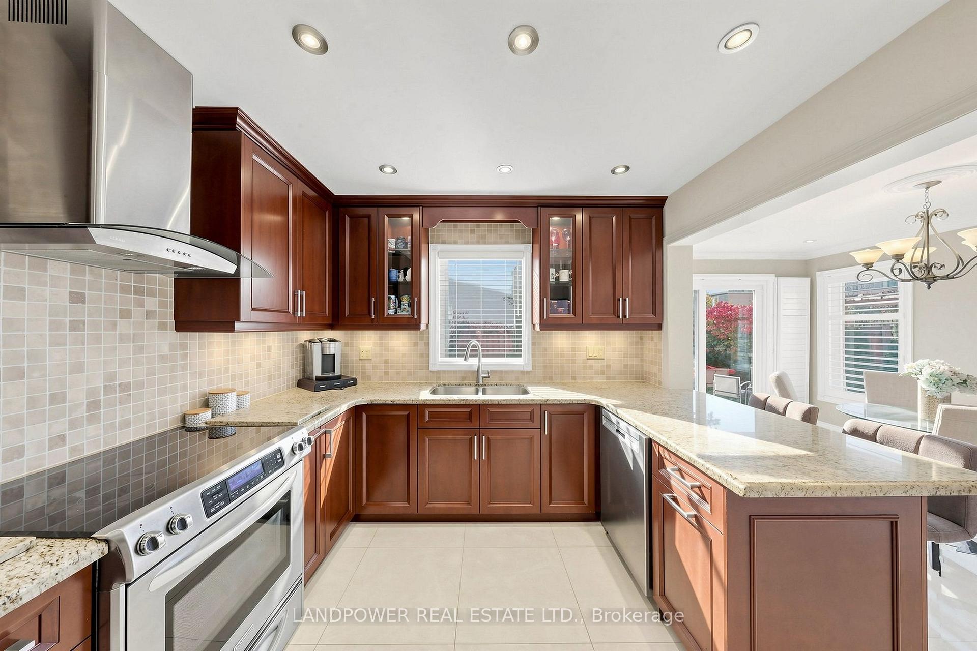Photo 12 of 2582 Burnford Trail, Mississauga, Erin Mills — HOMEH
