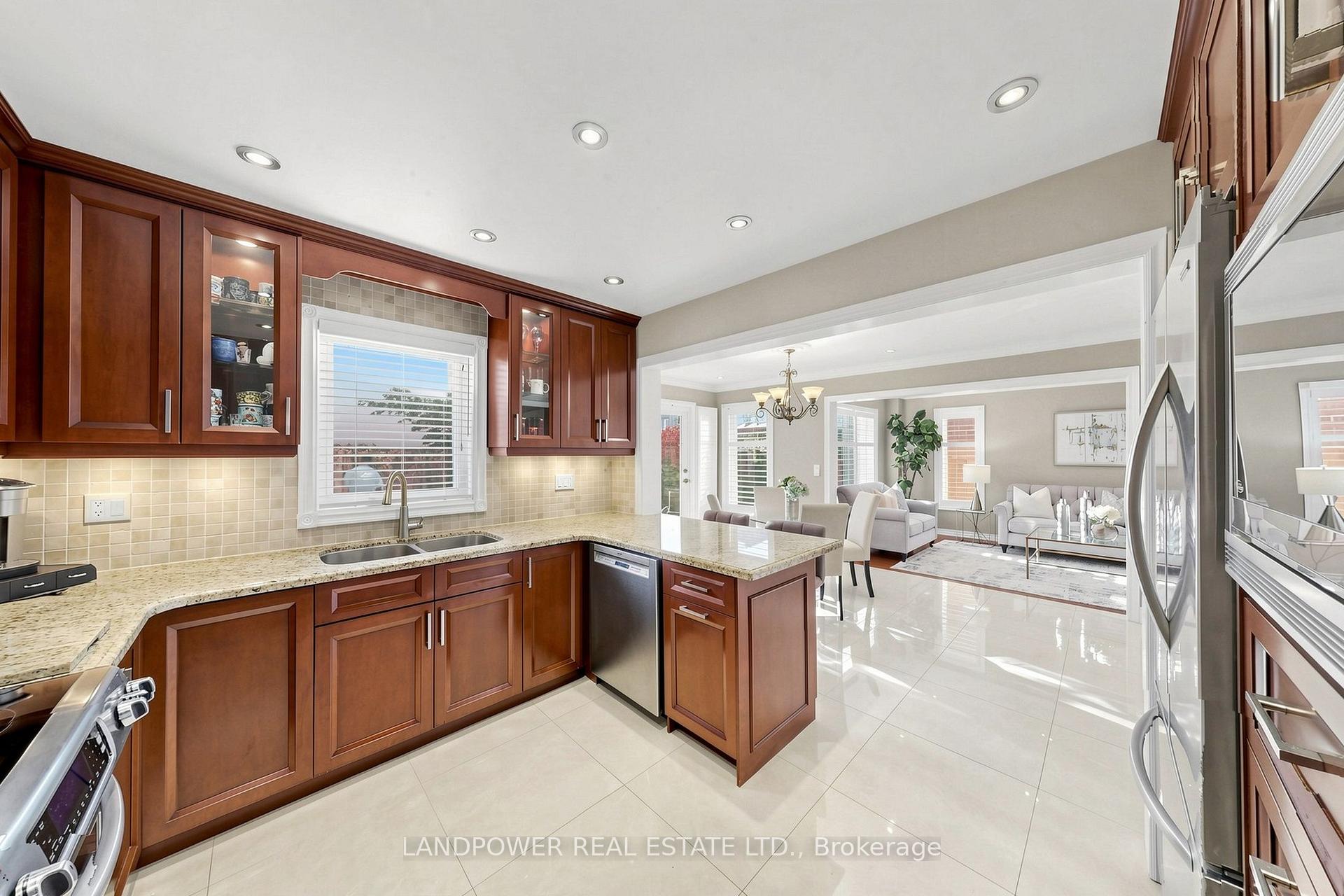 Photo 13 of 2582 Burnford Trail, Mississauga, Erin Mills — HOMEH
