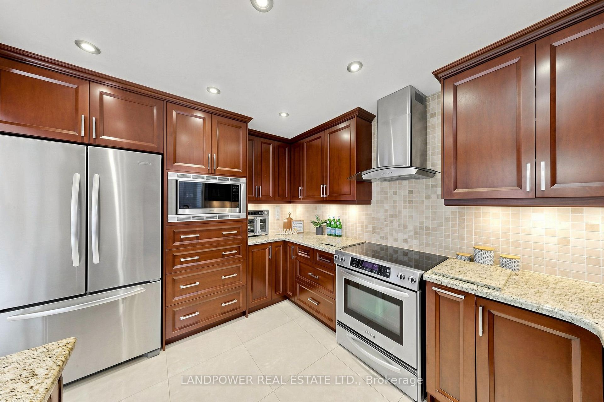 Photo 14 of 2582 Burnford Trail, Mississauga, Erin Mills — HOMEH
