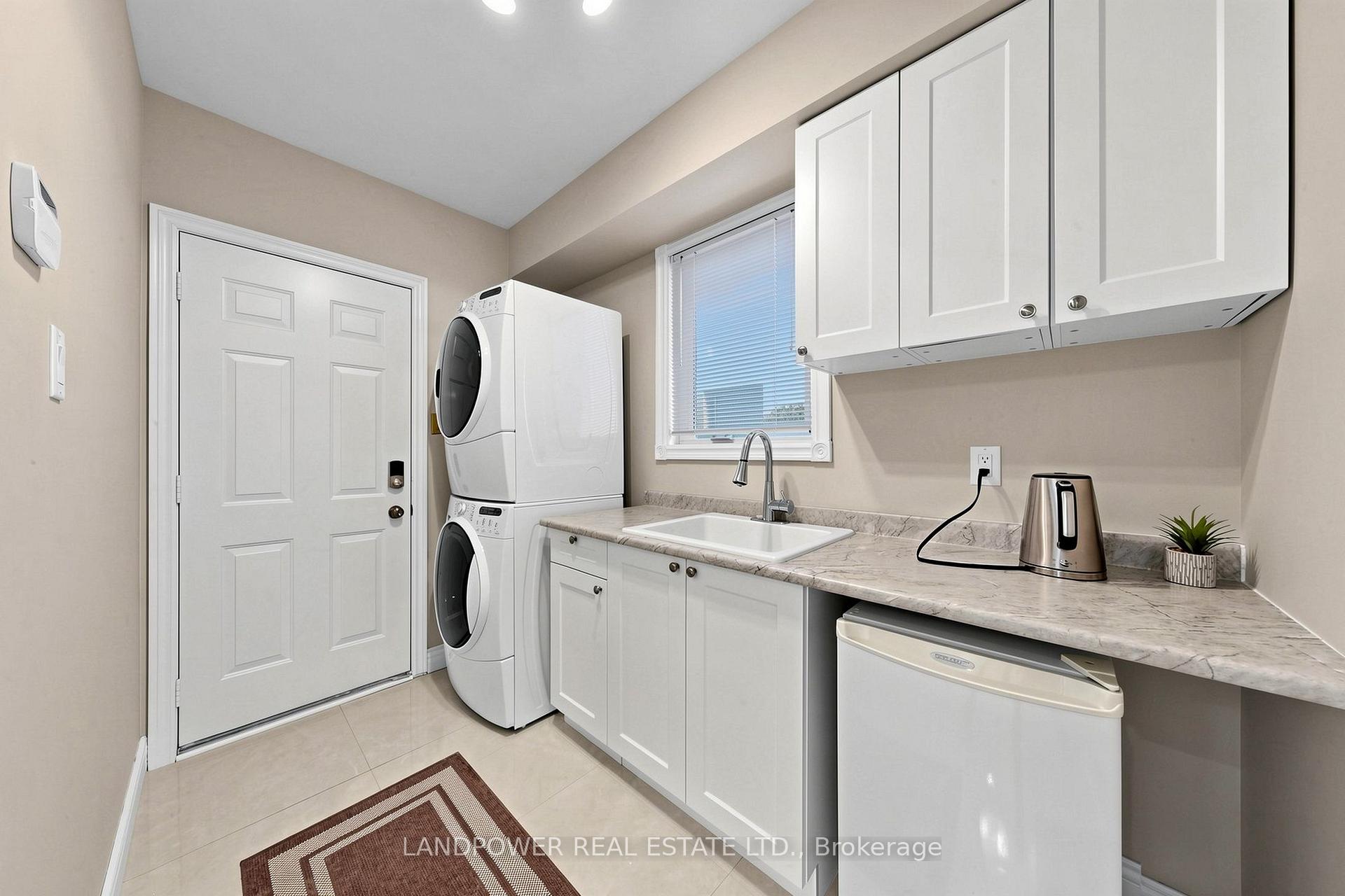 Photo 17 of 2582 Burnford Trail, Mississauga, Erin Mills — HOMEH