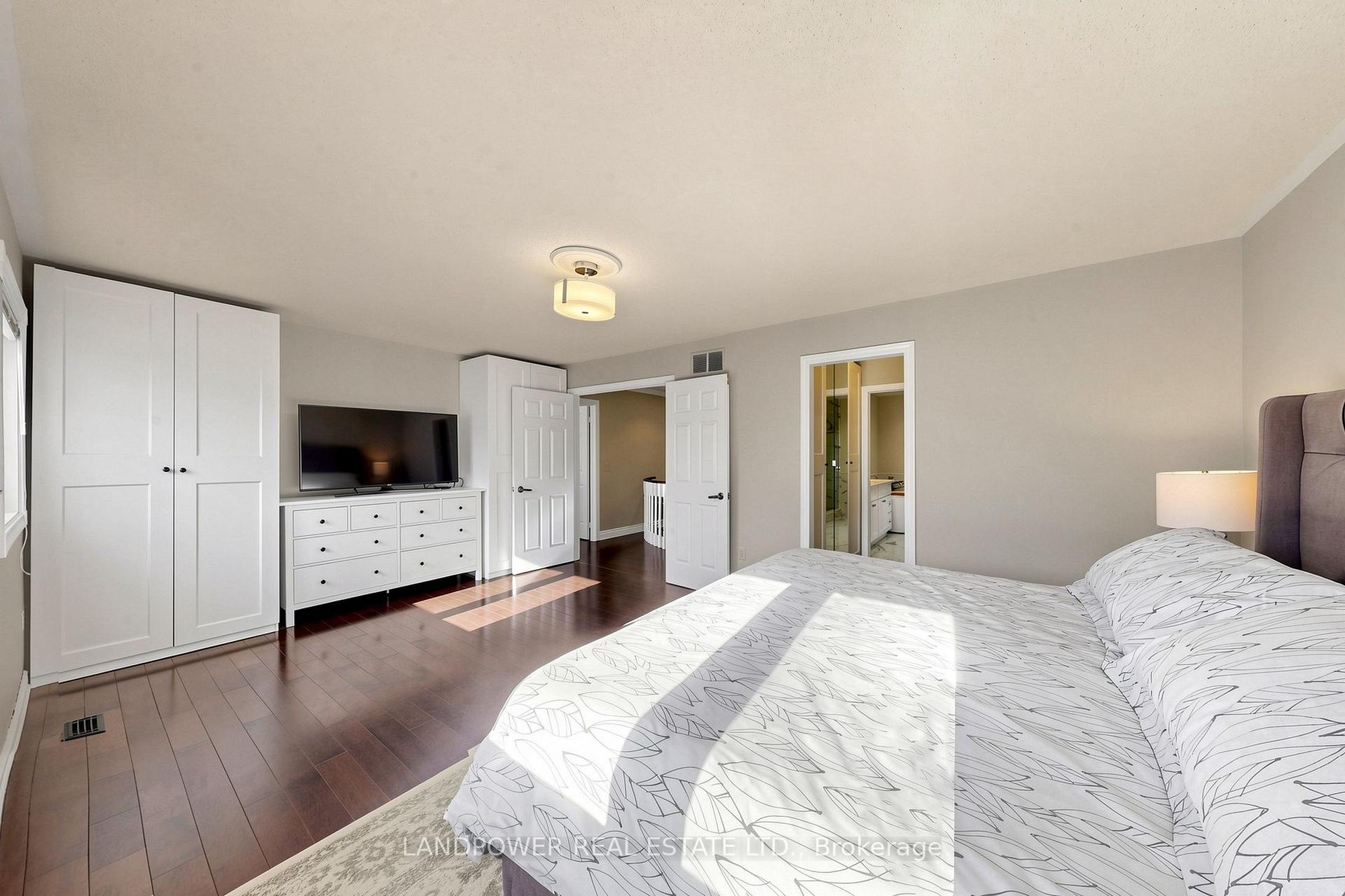 Photo 22 of 2582 Burnford Trail, Mississauga, Erin Mills — HOMEH