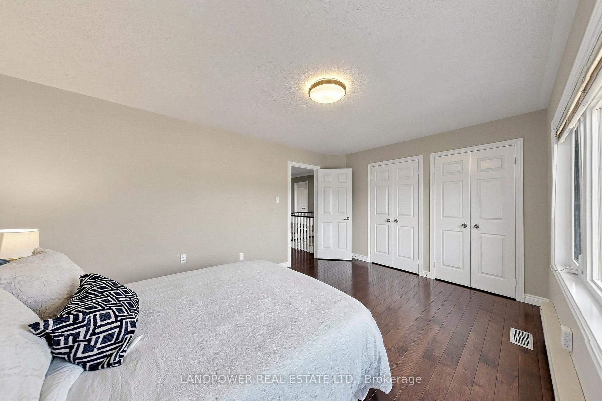 Photo 32 of 2582 Burnford Trail, Mississauga, Erin Mills — HOMEH